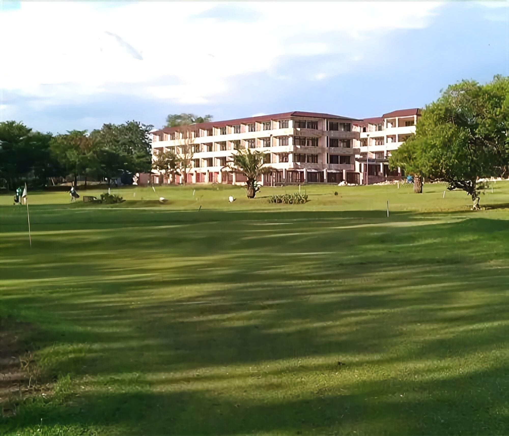 Roca Golf Hotel, Sports and Entertainment