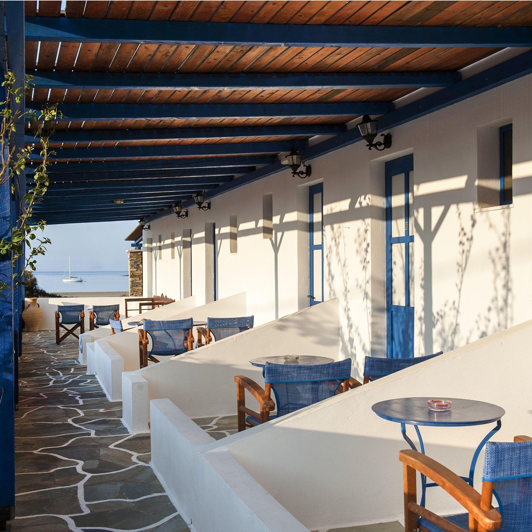 Dimitris Rooms, Lobby