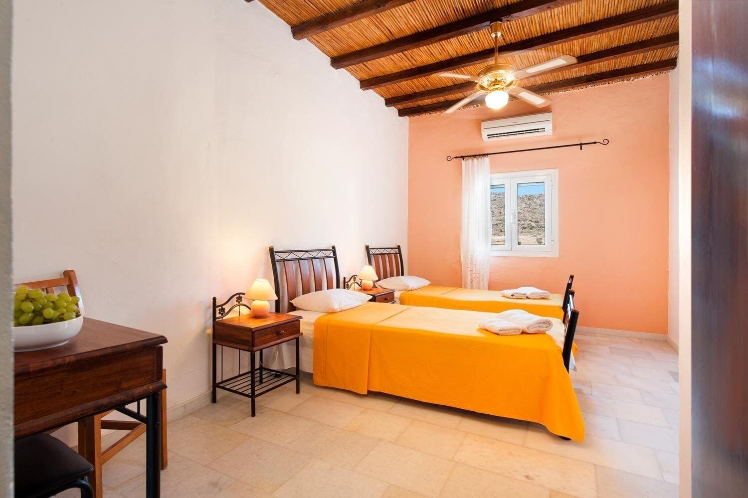 Dimitris Rooms, Room