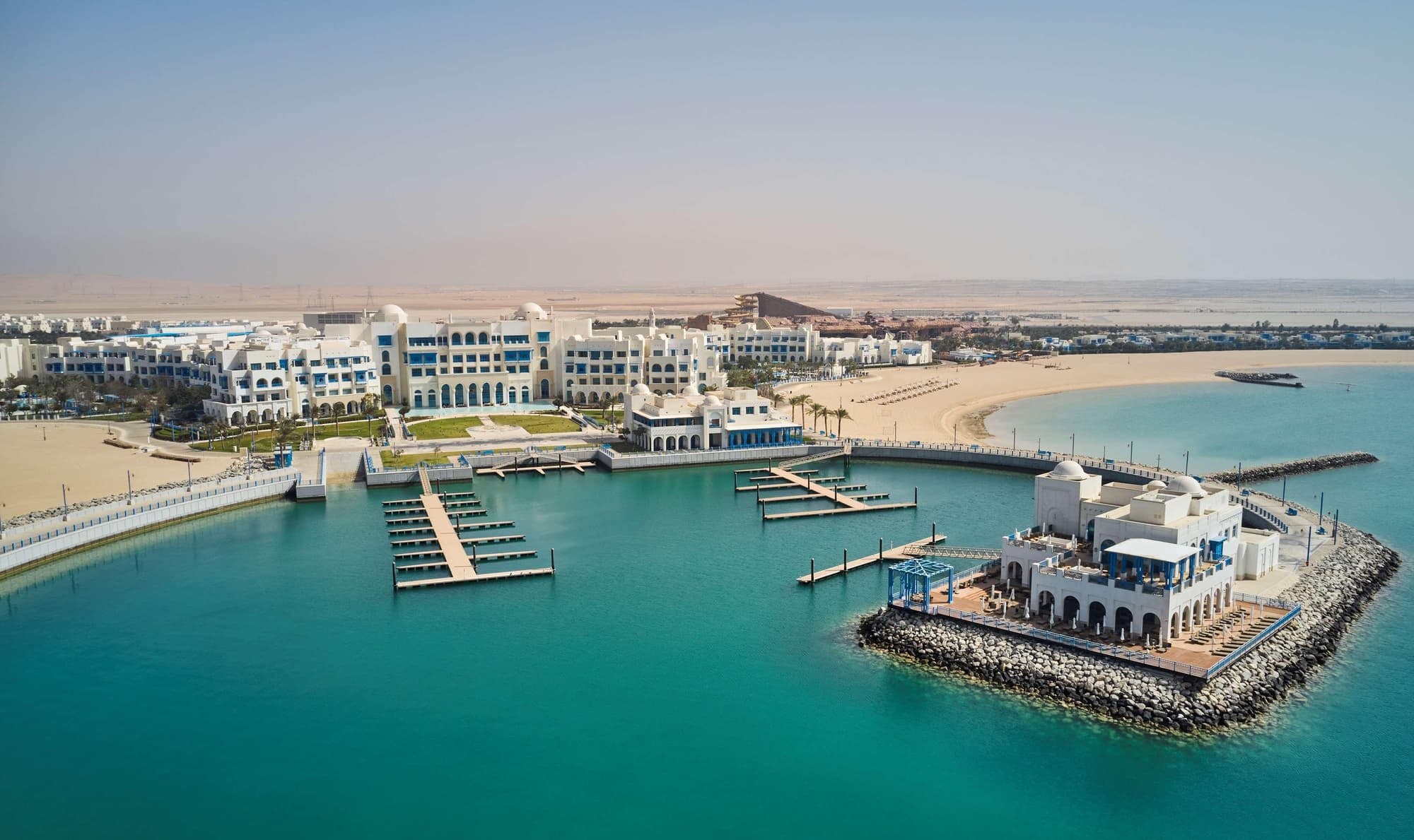 Hilton Salwa Beach Resort & Villas, General view