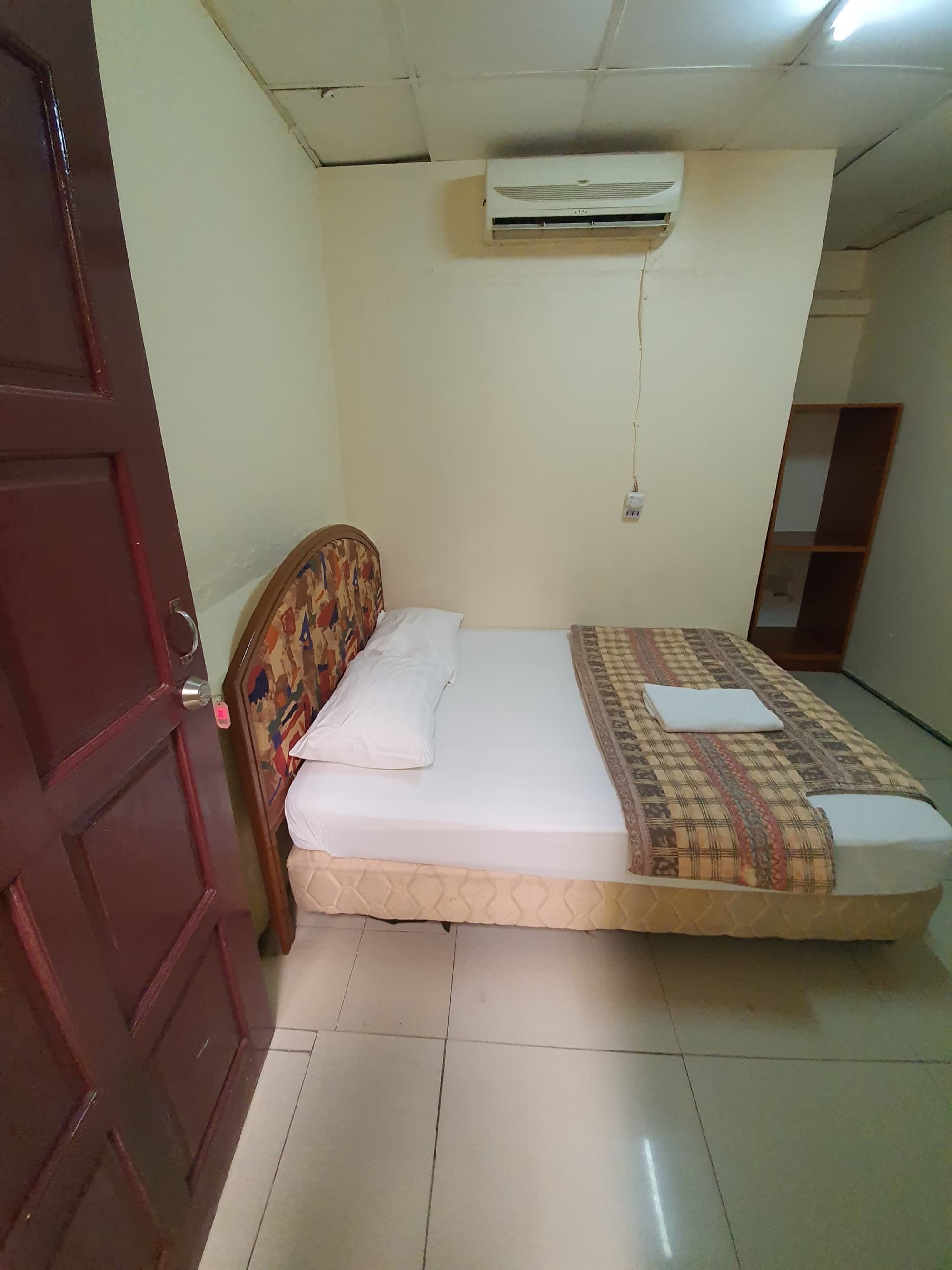 SPOT ON 90137 Casavilla Hotel Pudu, Room