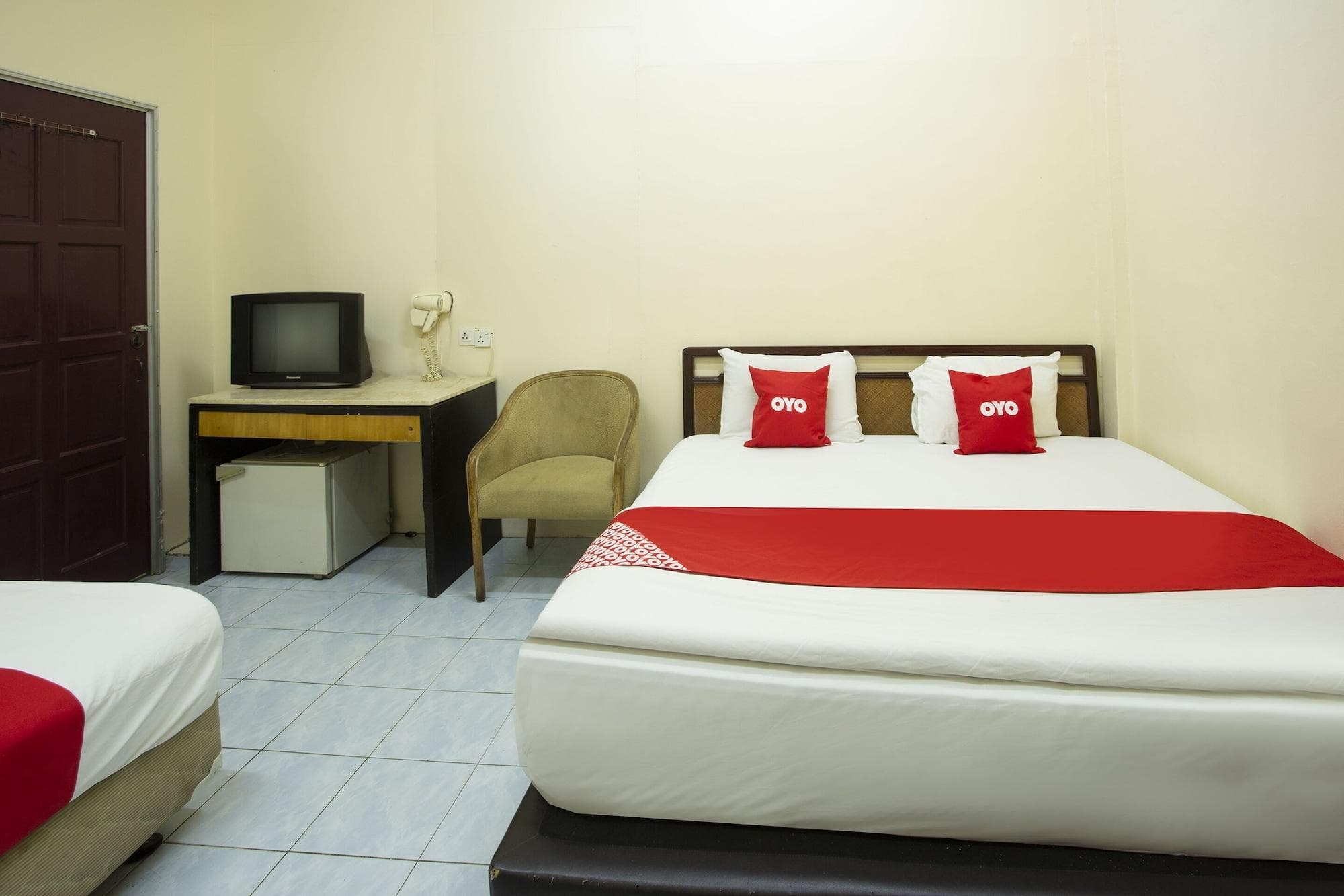 SPOT ON 90137 Casavilla Hotel Pudu, Room