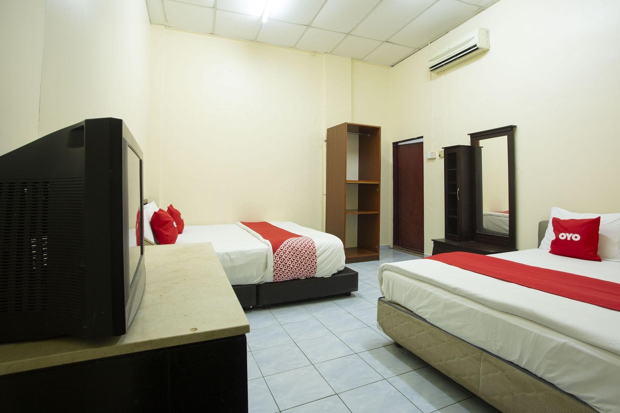 SPOT ON 90137 Casavilla Hotel Pudu, Room