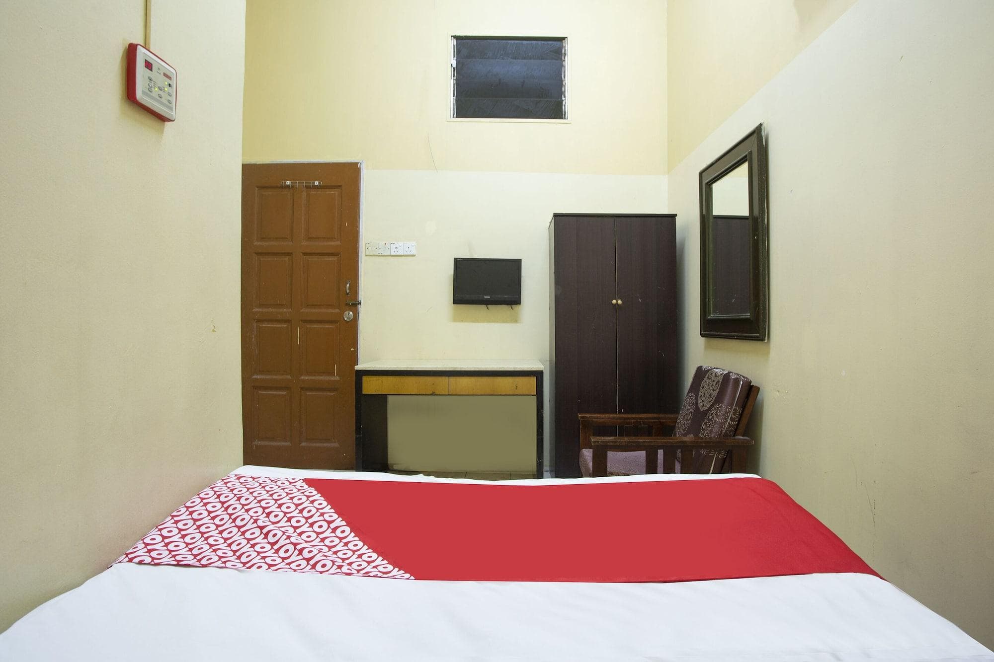 SPOT ON 90137 Casavilla Hotel Pudu, Room