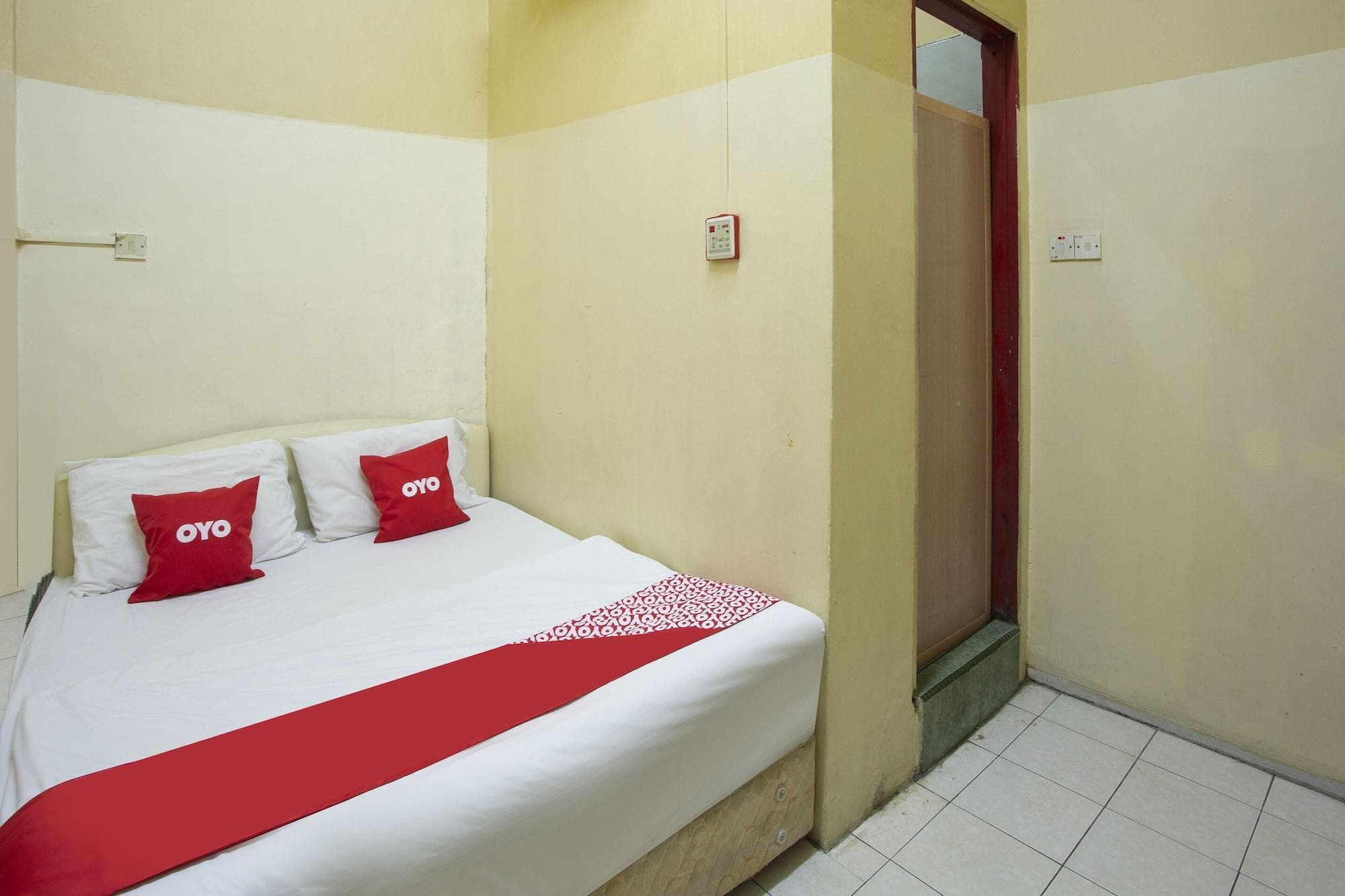 SPOT ON 90137 Casavilla Hotel Pudu, Room