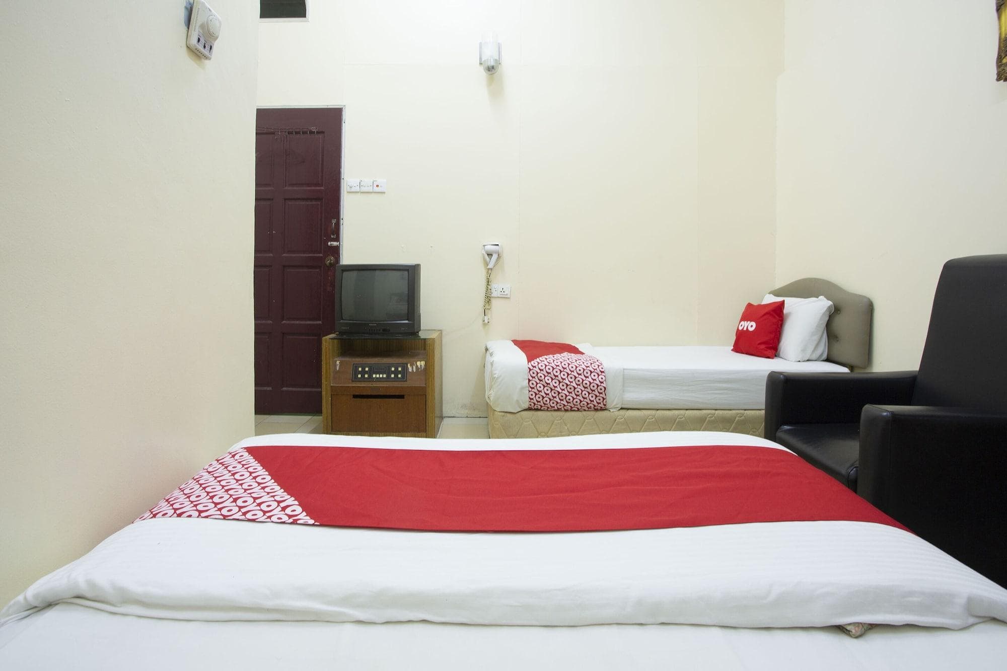 SPOT ON 90137 Casavilla Hotel Pudu, Room