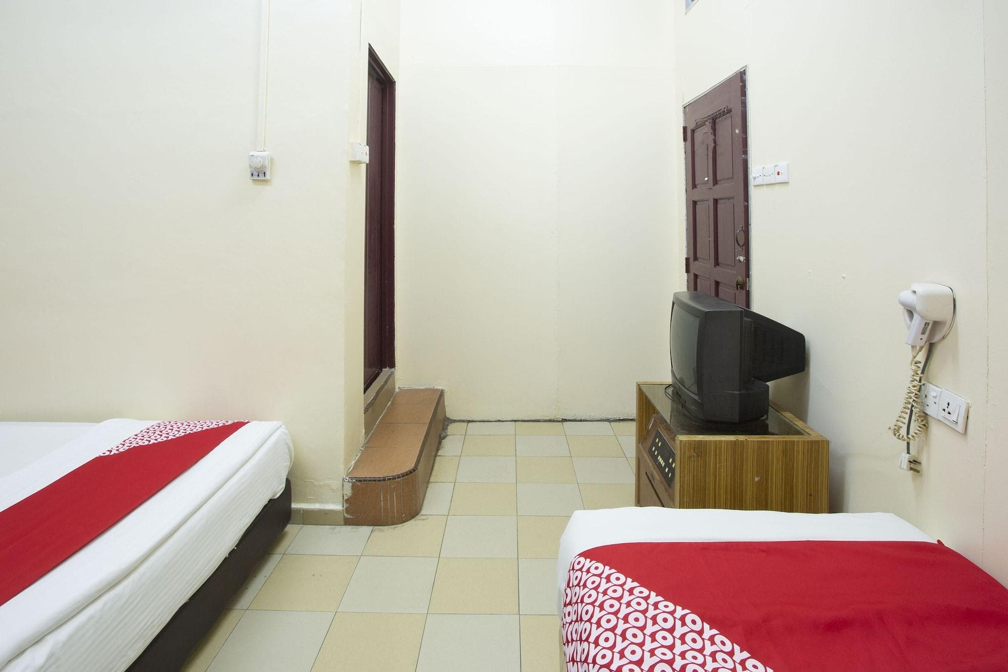 SPOT ON 90137 Casavilla Hotel Pudu, Room