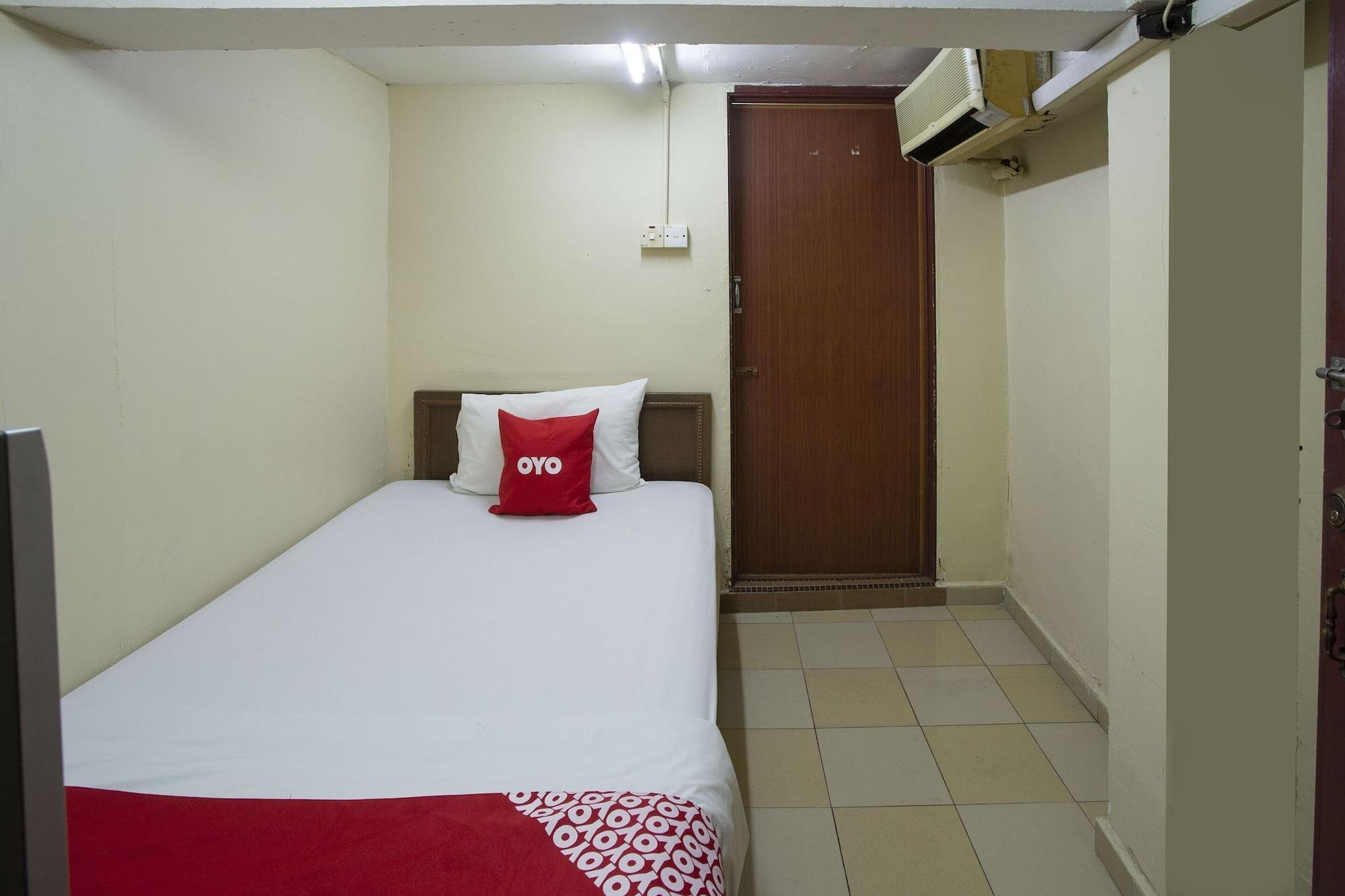 SPOT ON 90137 Casavilla Hotel Pudu, Room