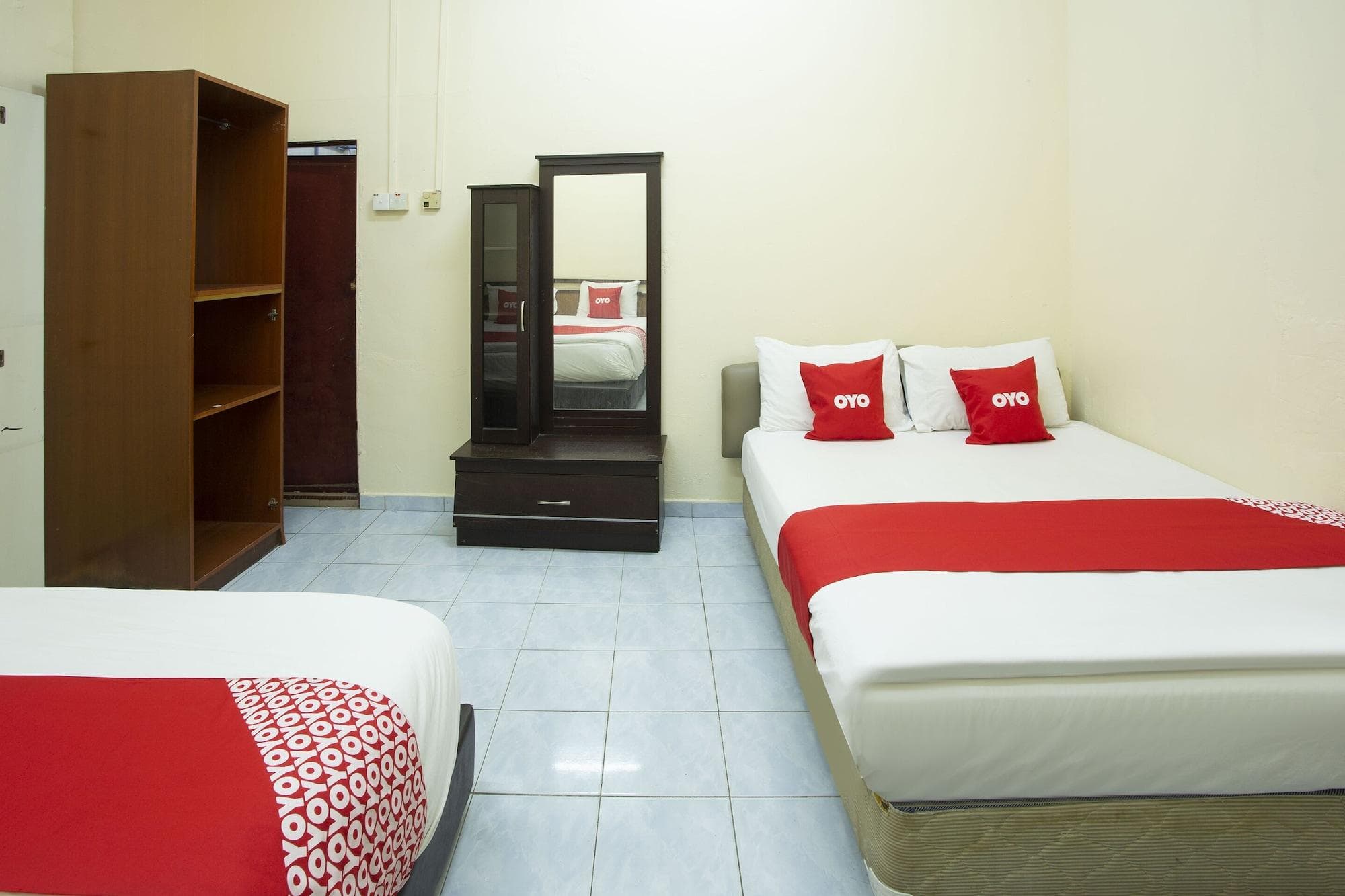 SPOT ON 90137 Casavilla Hotel Pudu, Room