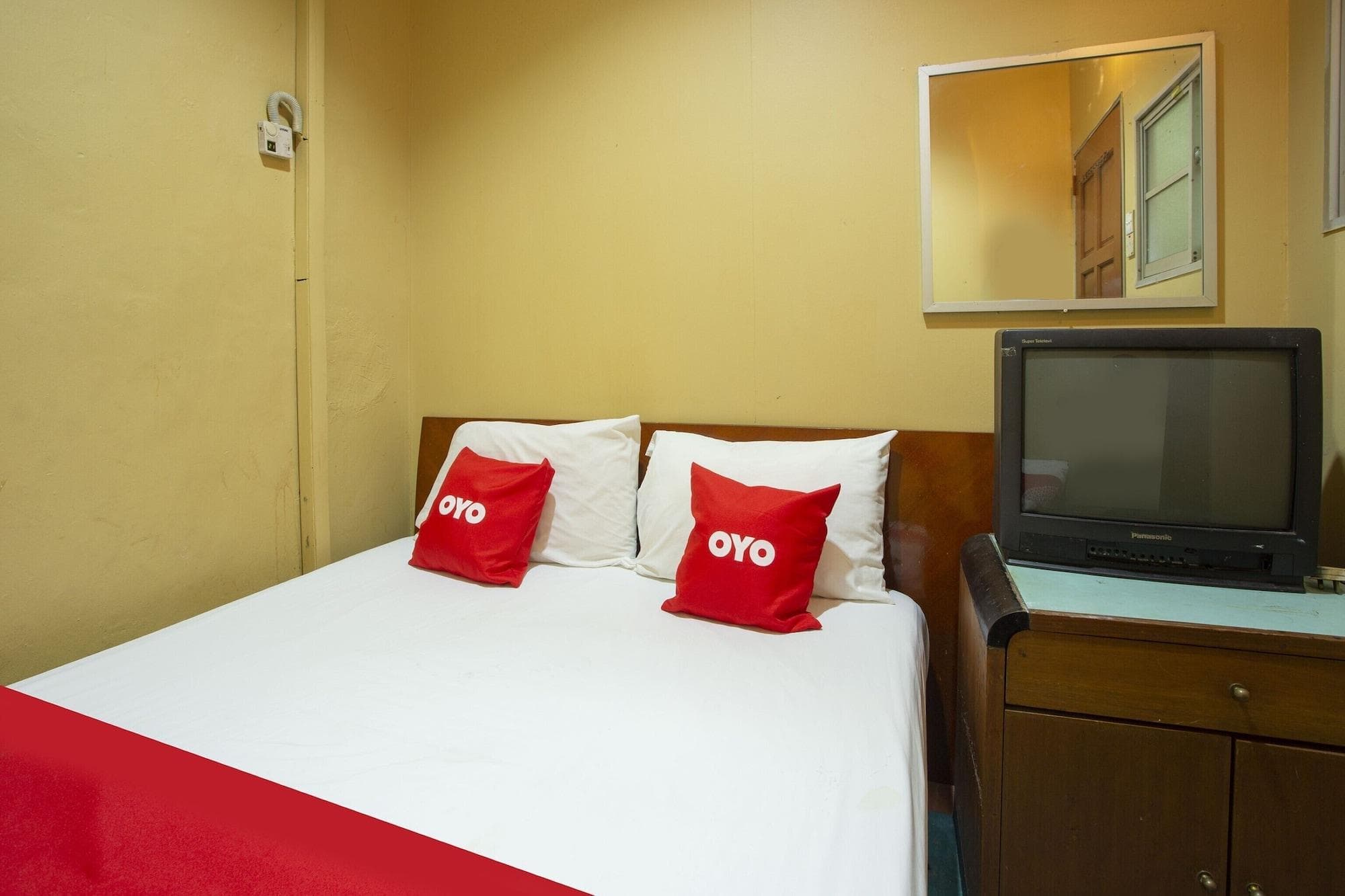 SPOT ON 90137 Casavilla Hotel Pudu, Room