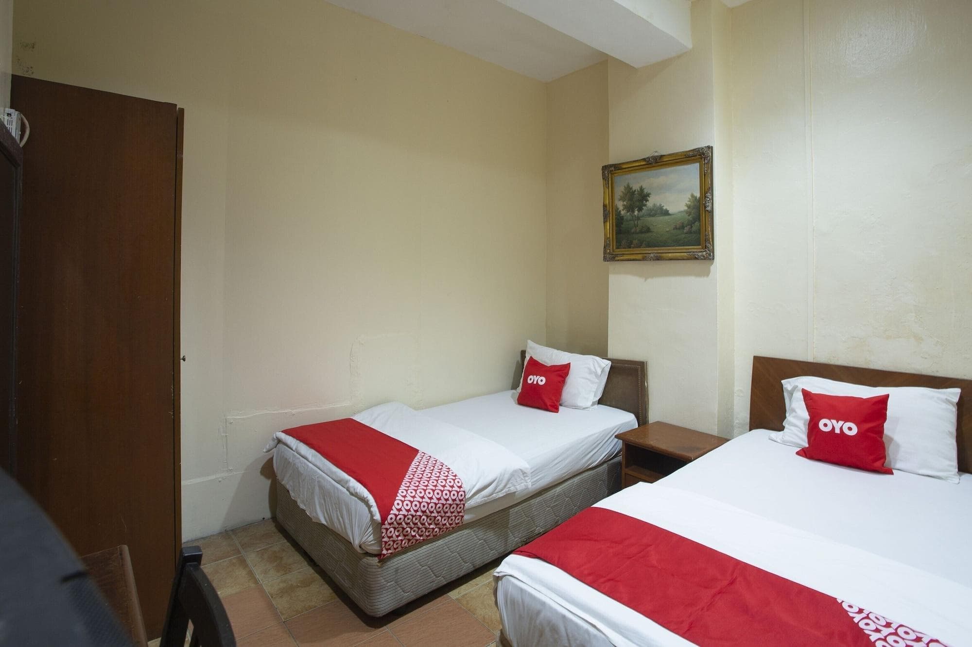 SPOT ON 90137 Casavilla Hotel Pudu, Room