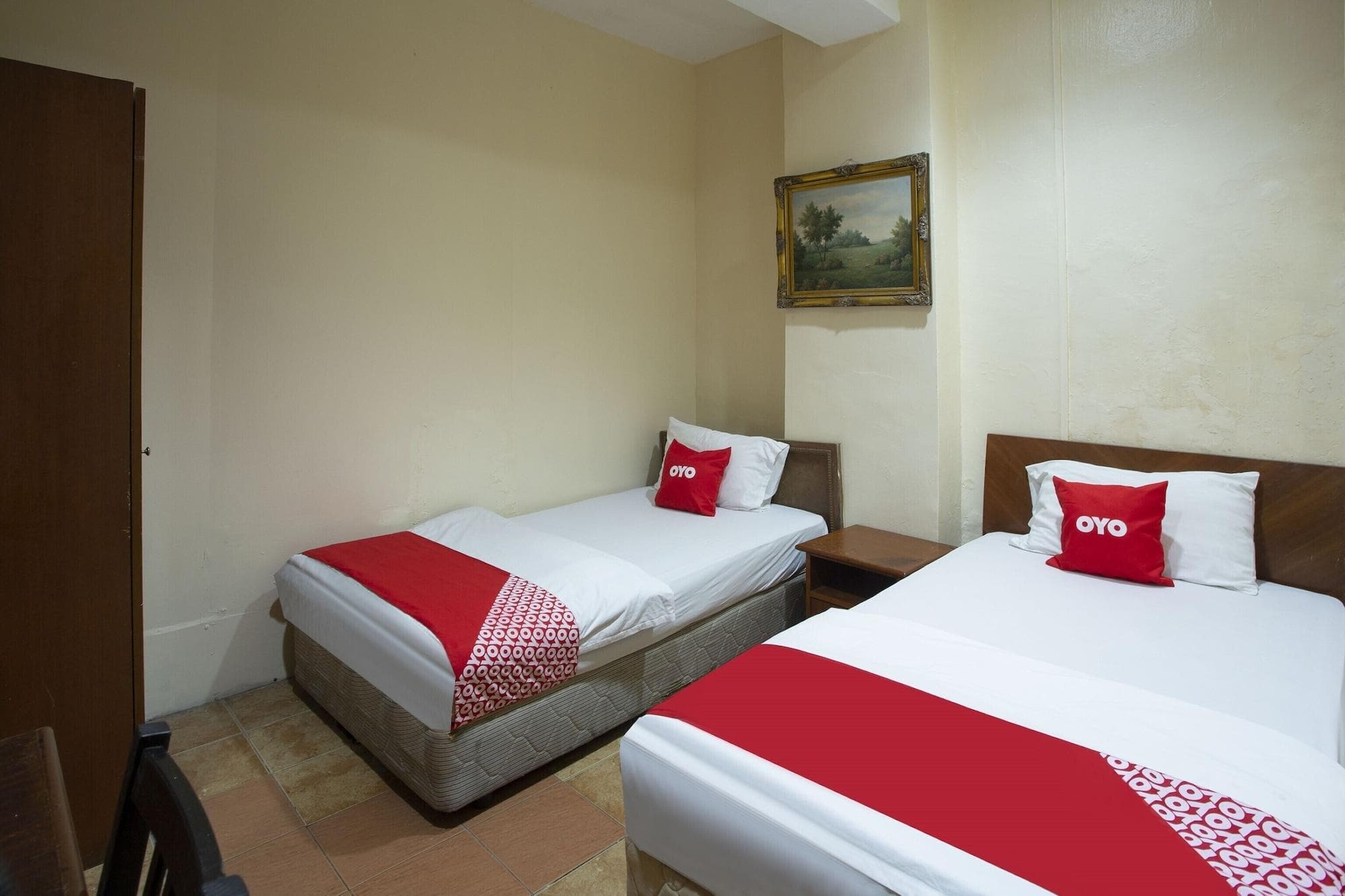 SPOT ON 90137 Casavilla Hotel Pudu, Room