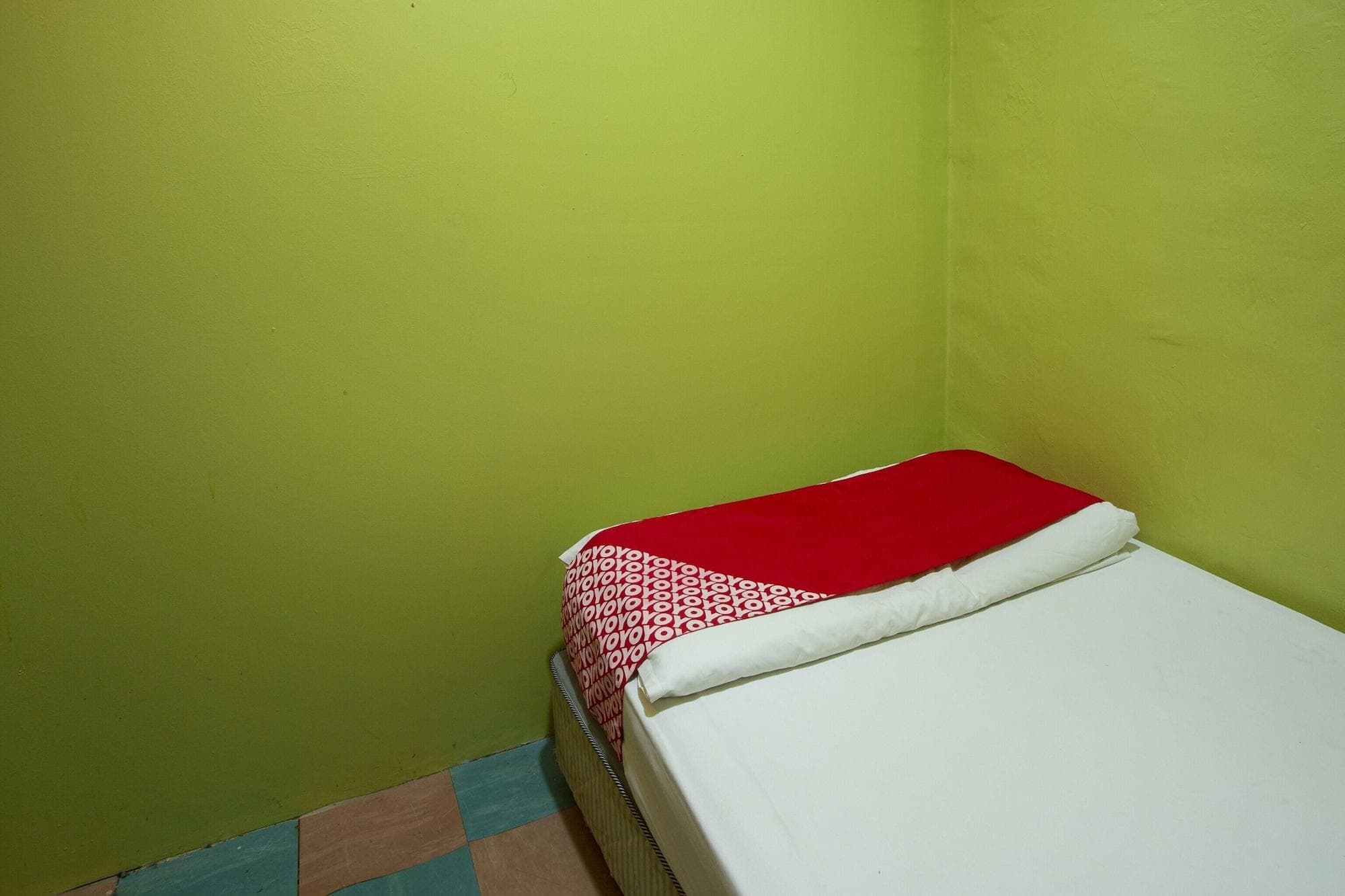 SPOT ON 90137 Casavilla Hotel Pudu, Room