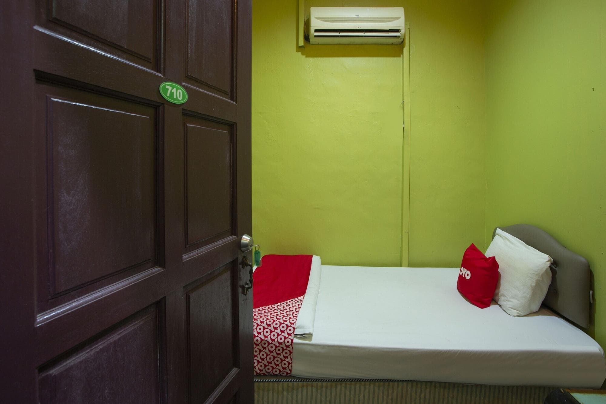 SPOT ON 90137 Casavilla Hotel Pudu, Room