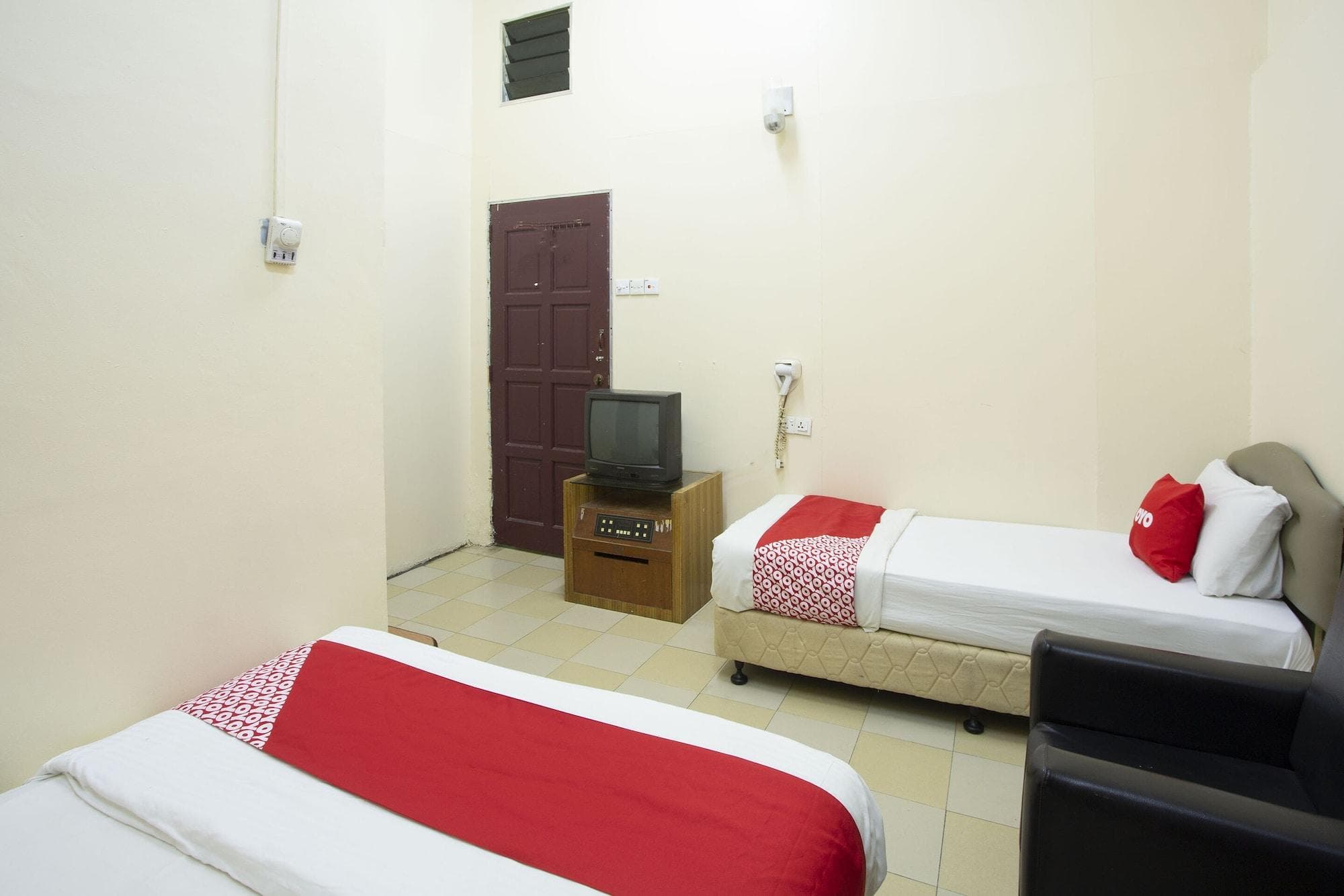 SPOT ON 90137 Casavilla Hotel Pudu, Room