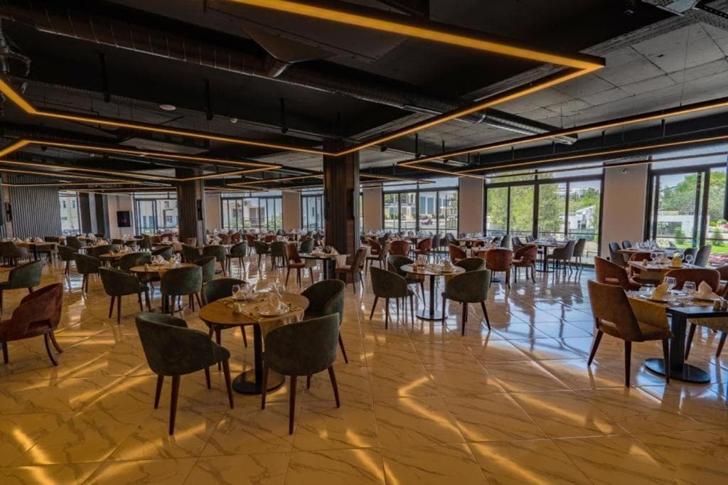 Novel Centre Point Hotel, Restaurant