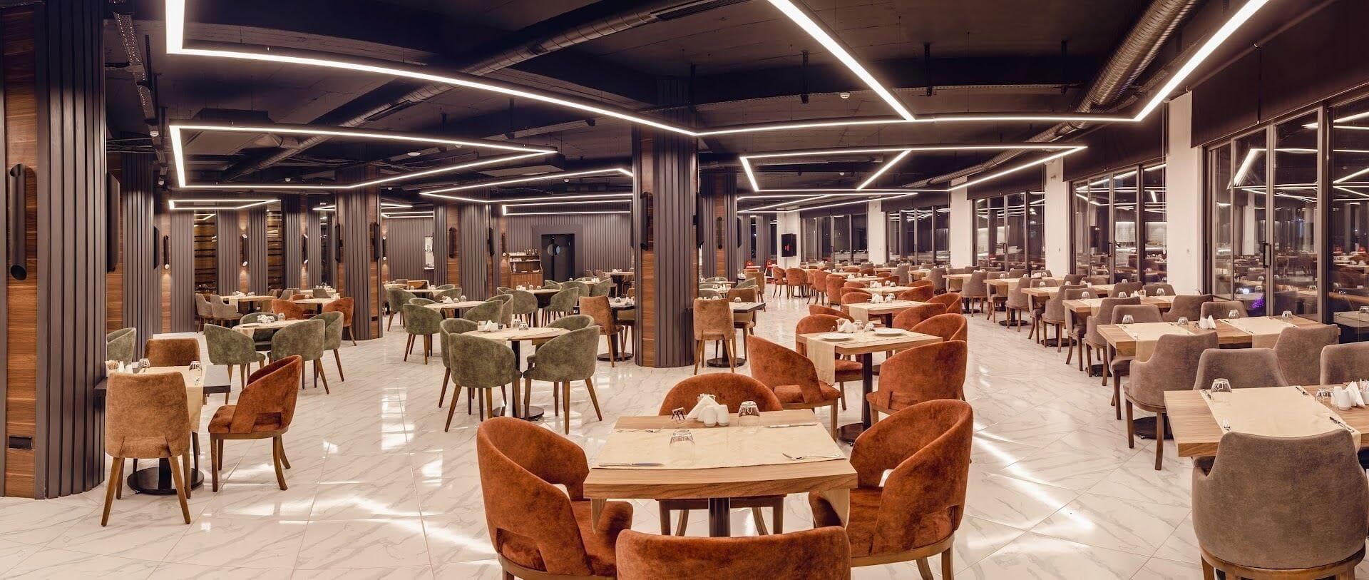 Novel Centre Point Hotel, Restaurant