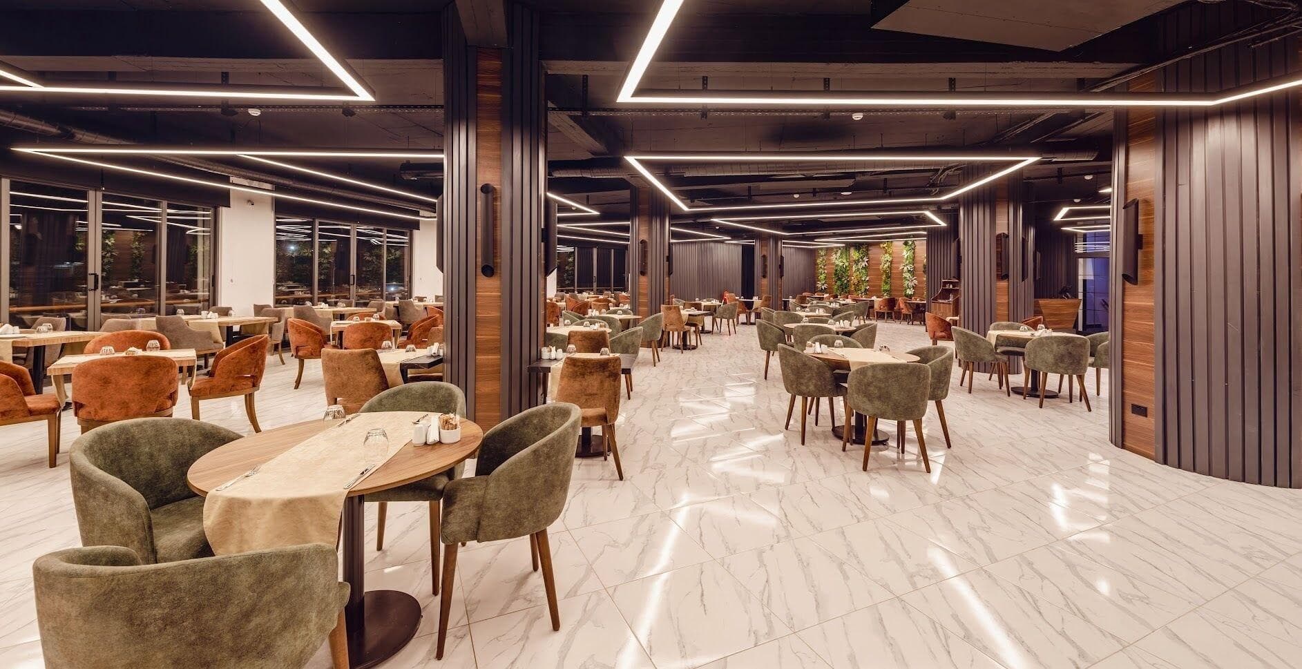 Novel Centre Point Hotel, Restaurant