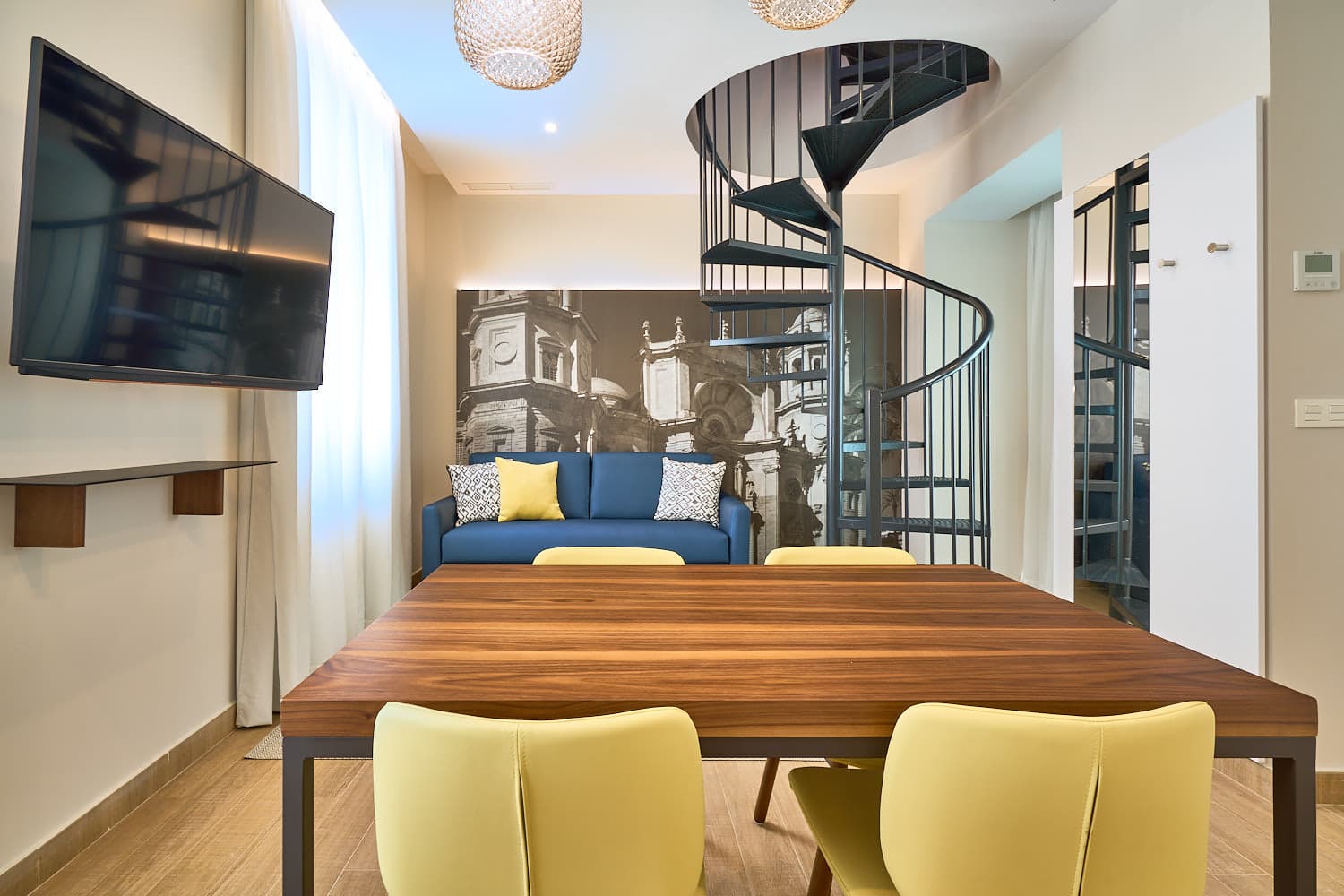 Tandem Pópulo, Room