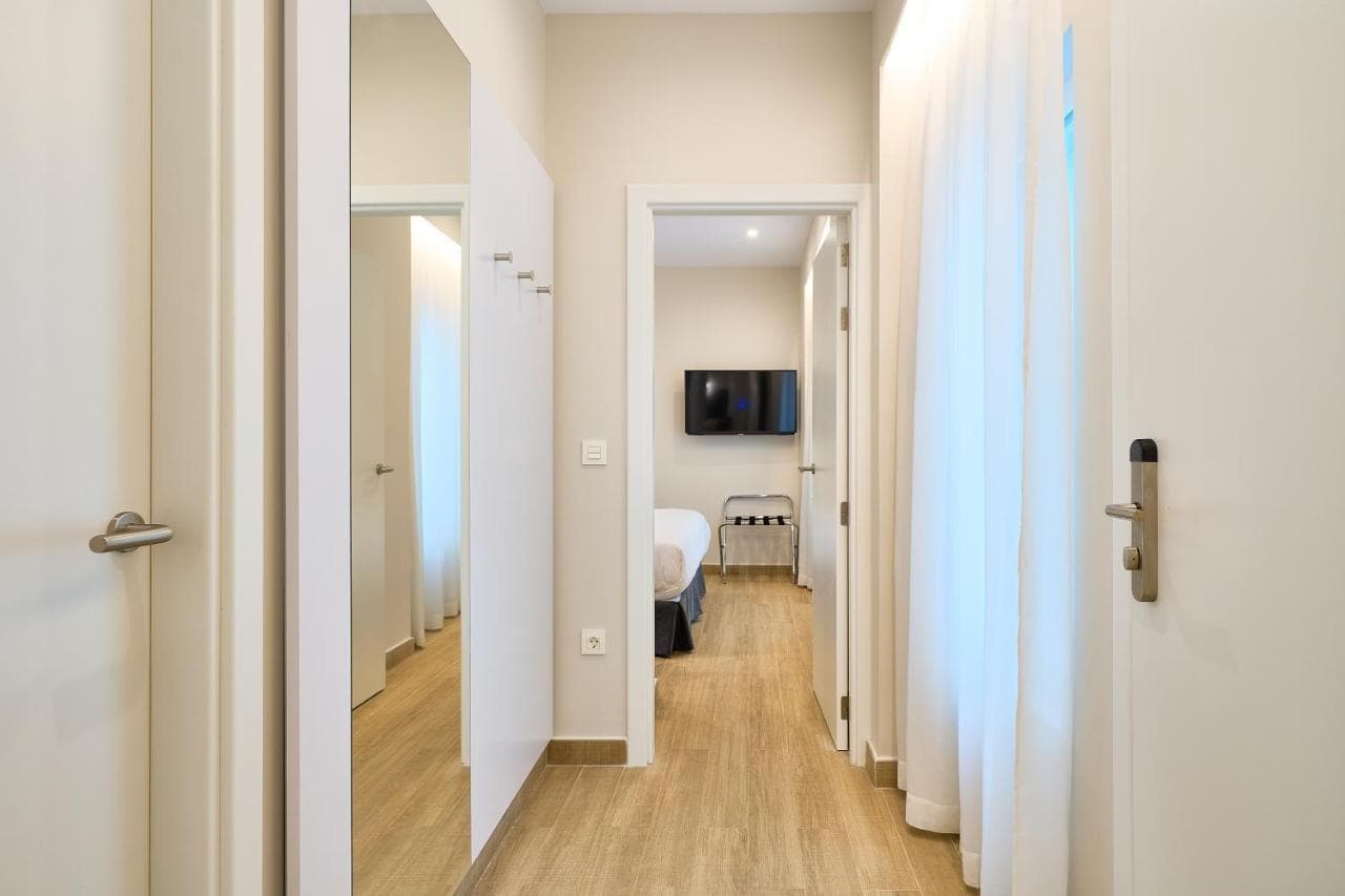 Tandem Pópulo, Room