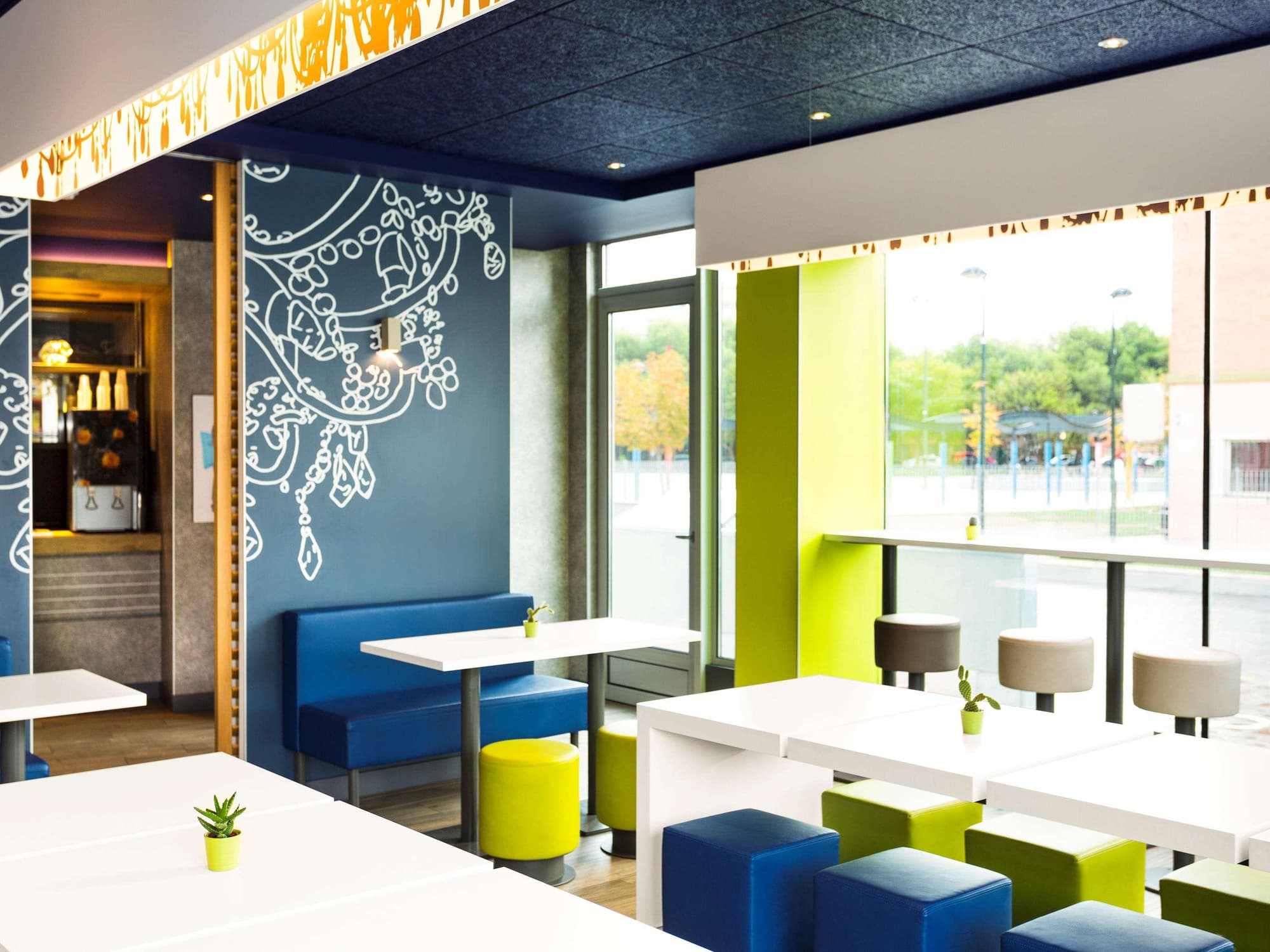 B&B Hotel Zaragoza Plaza Mozart, Sports and Entertainment