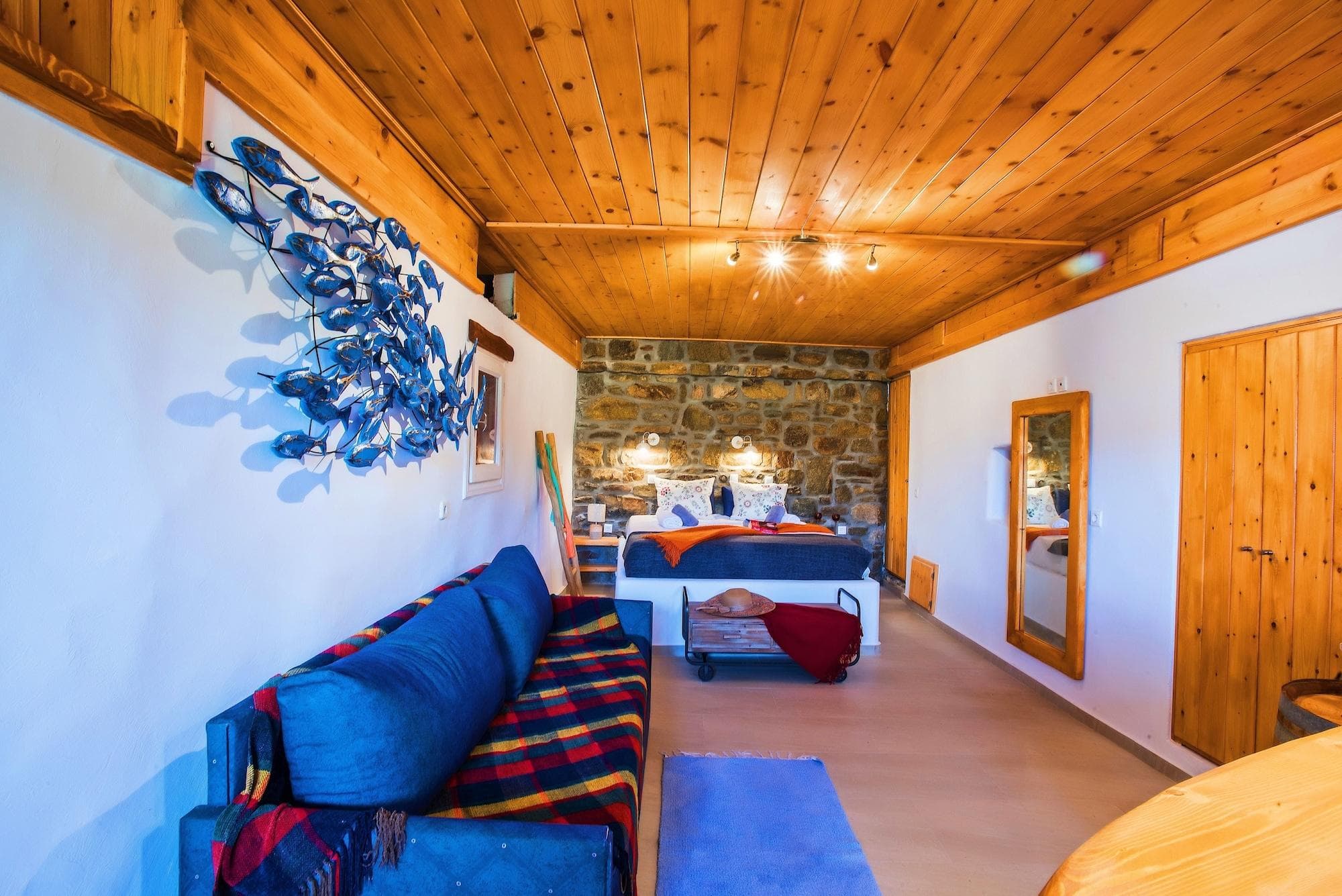 Myconian brothers, Room