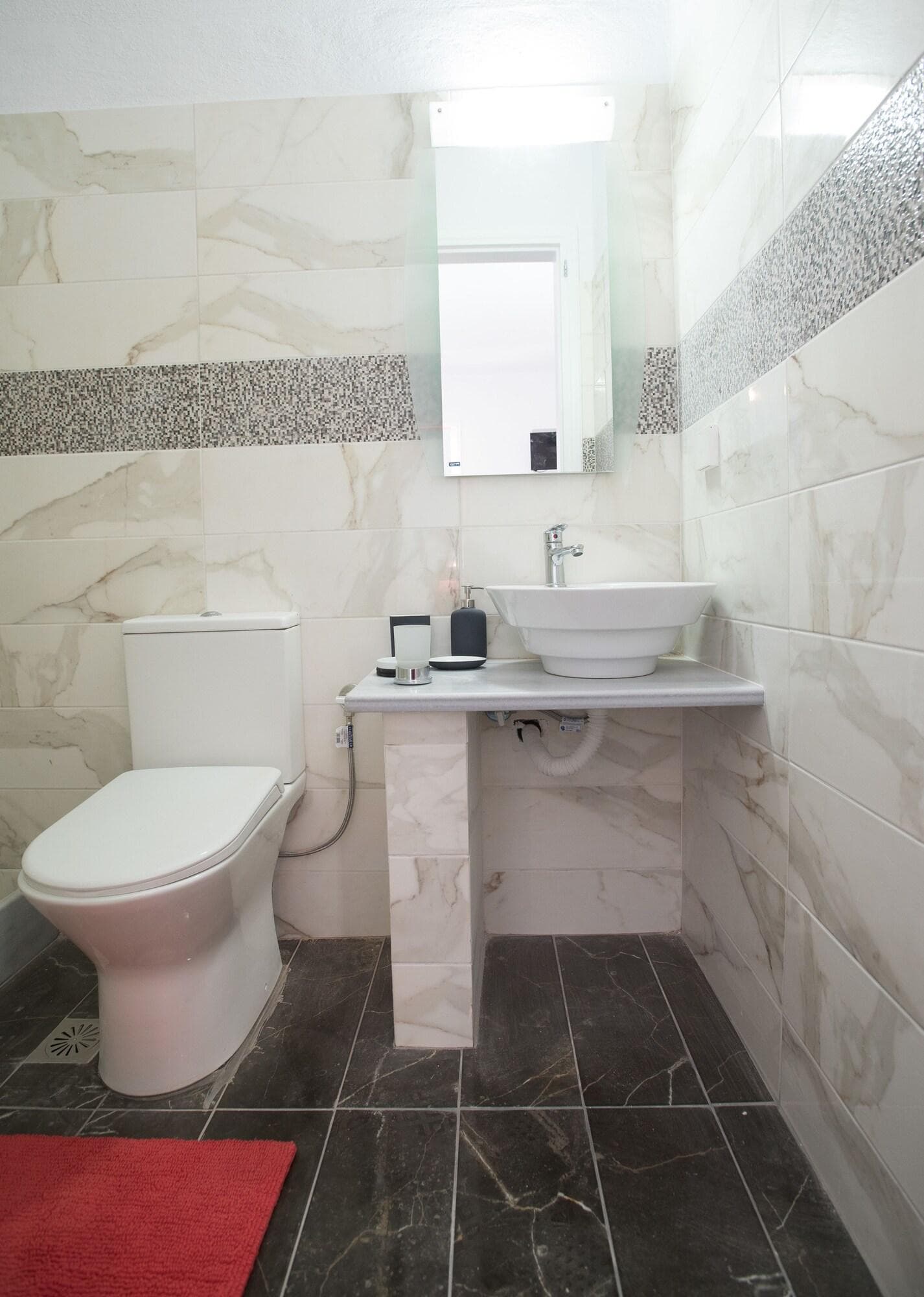 Myconian brothers, Room