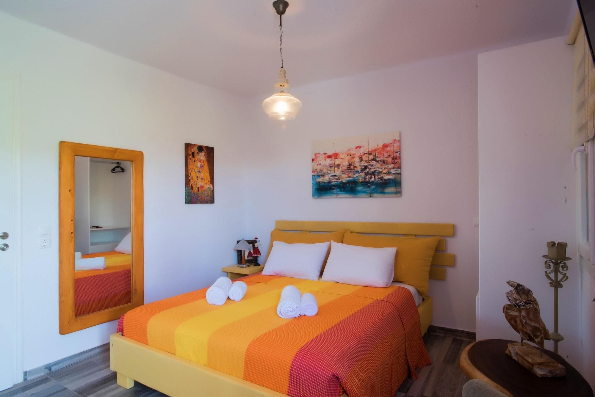 Myconian brothers, Room