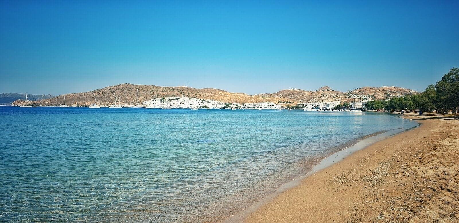 Antonis Rooms, Beach