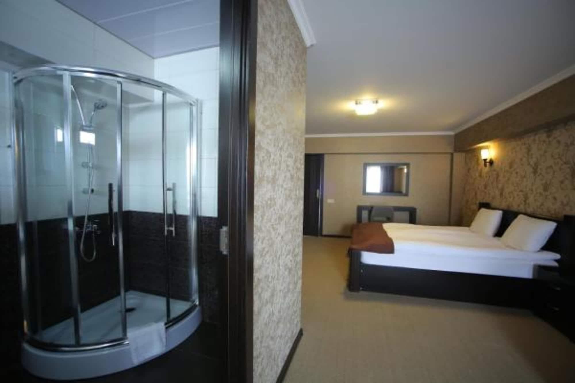 Good Aura Hotel, Room