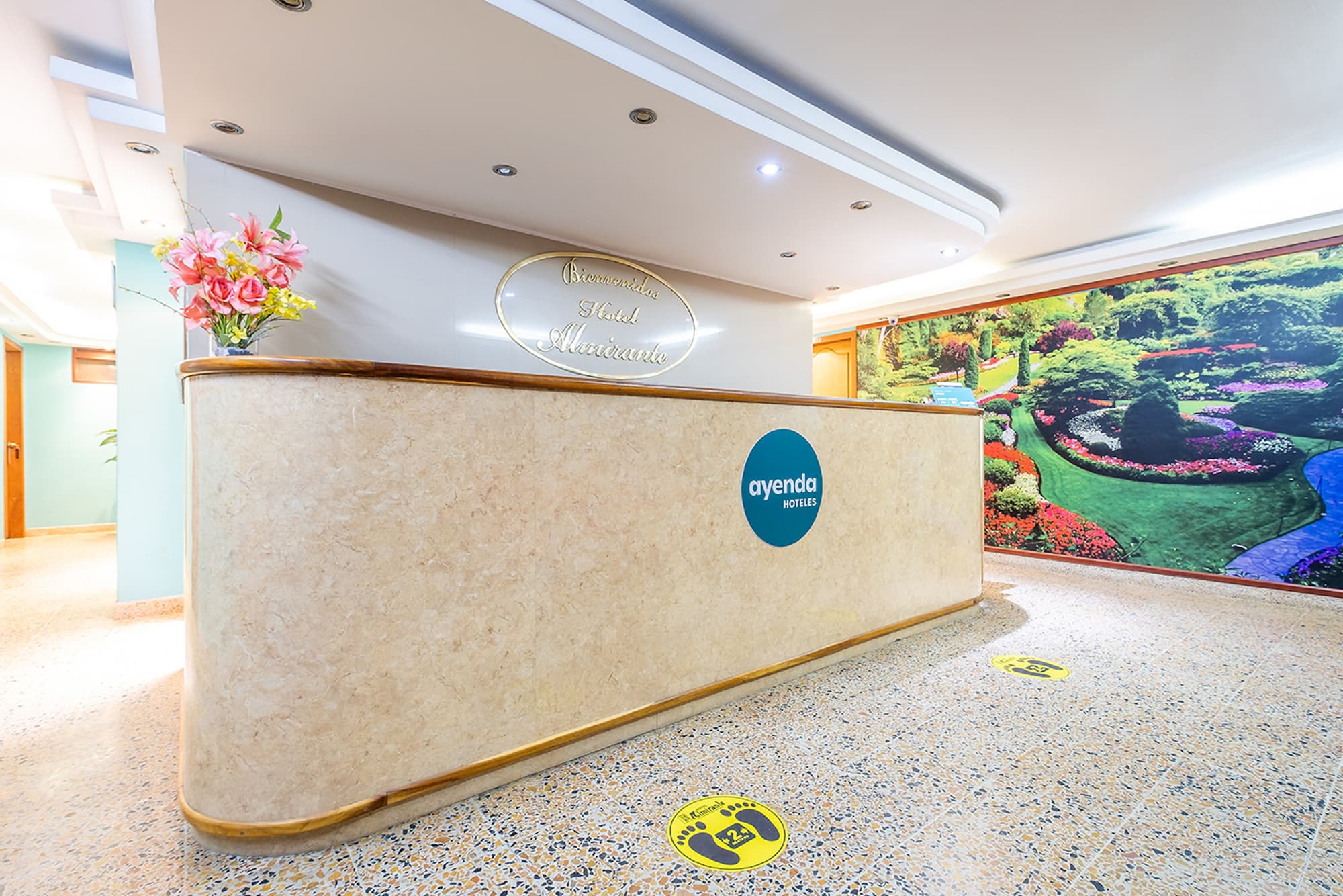 Hotel Almirante, Lobby