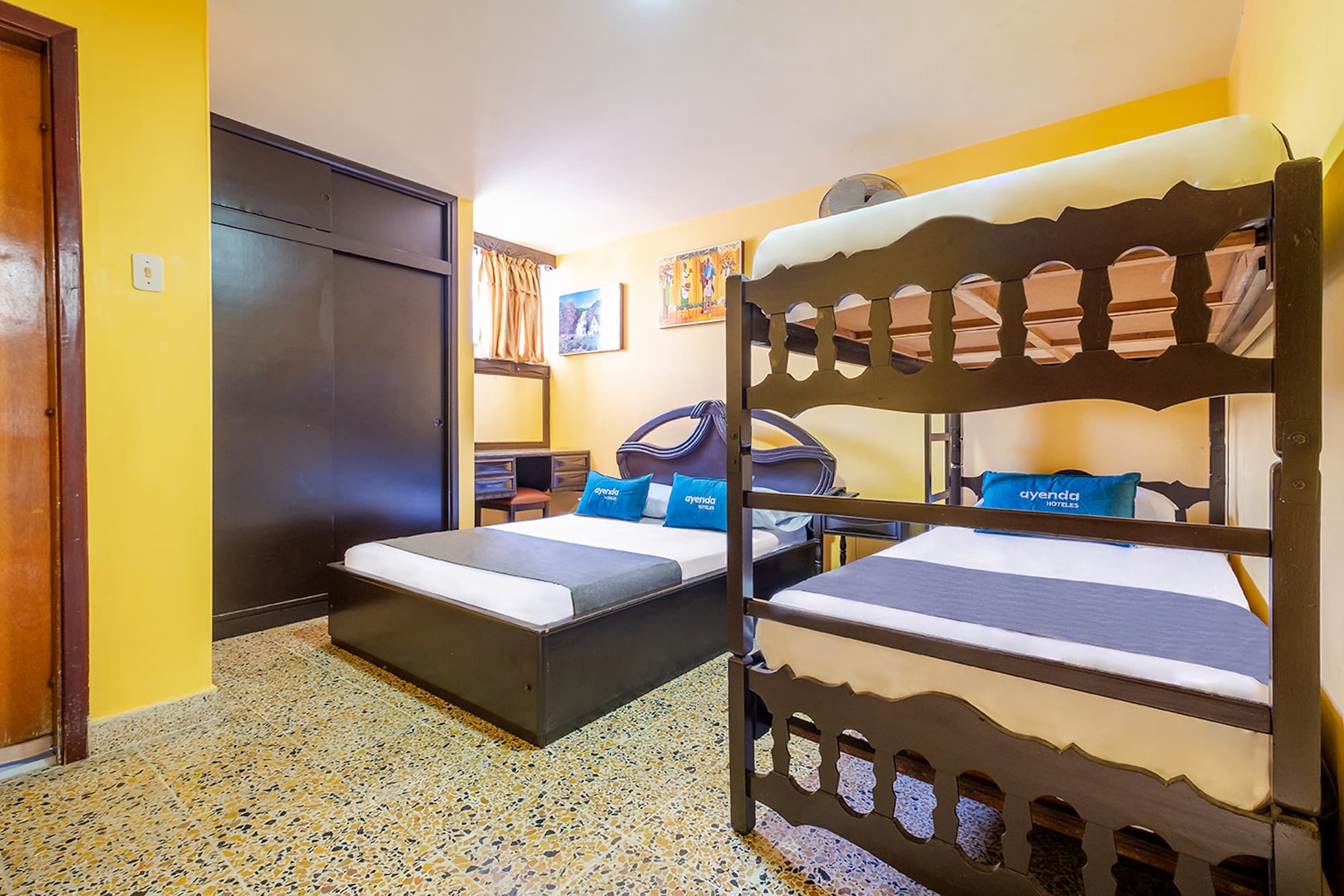 Hotel Almirante, Room