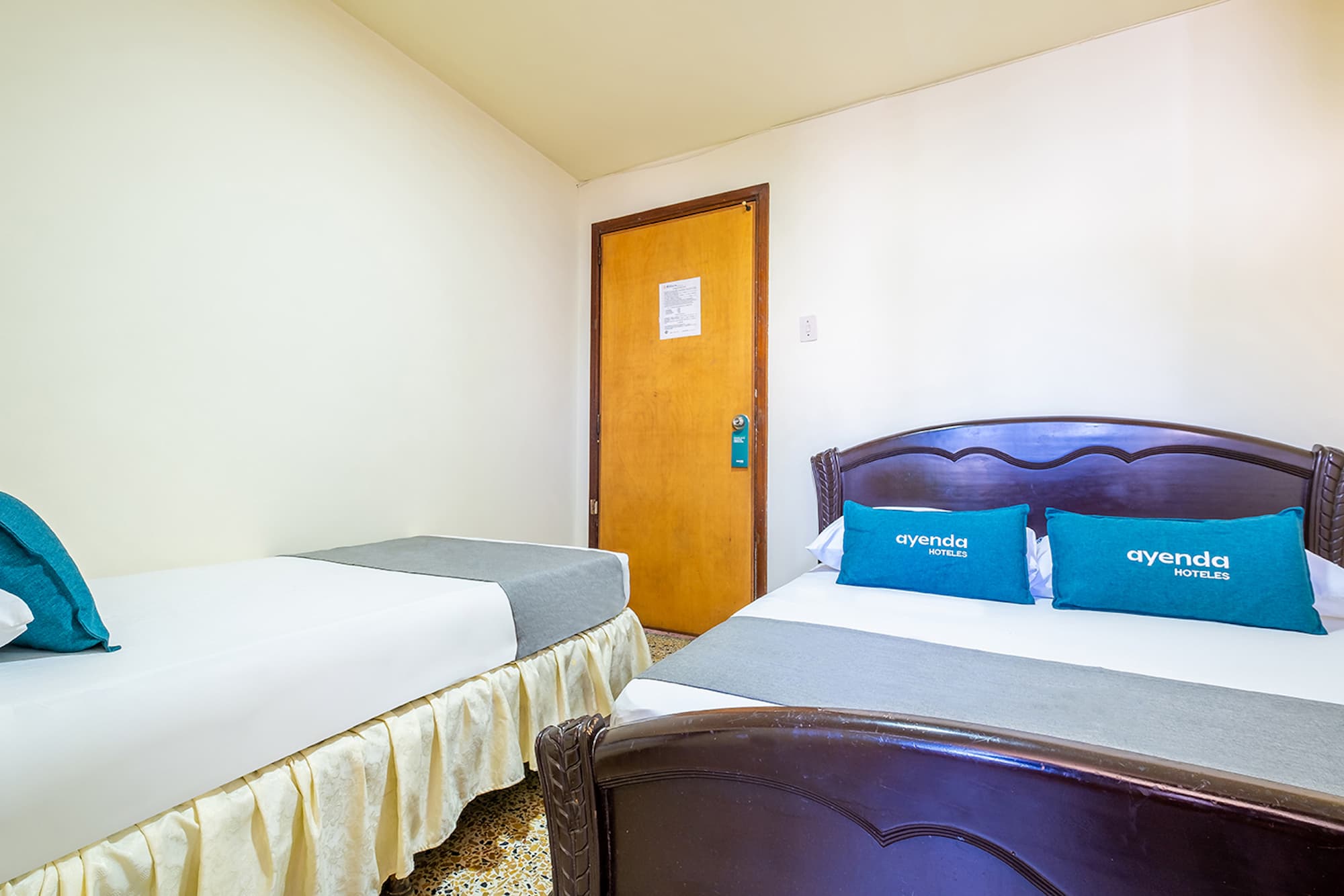 Hotel Almirante, Room