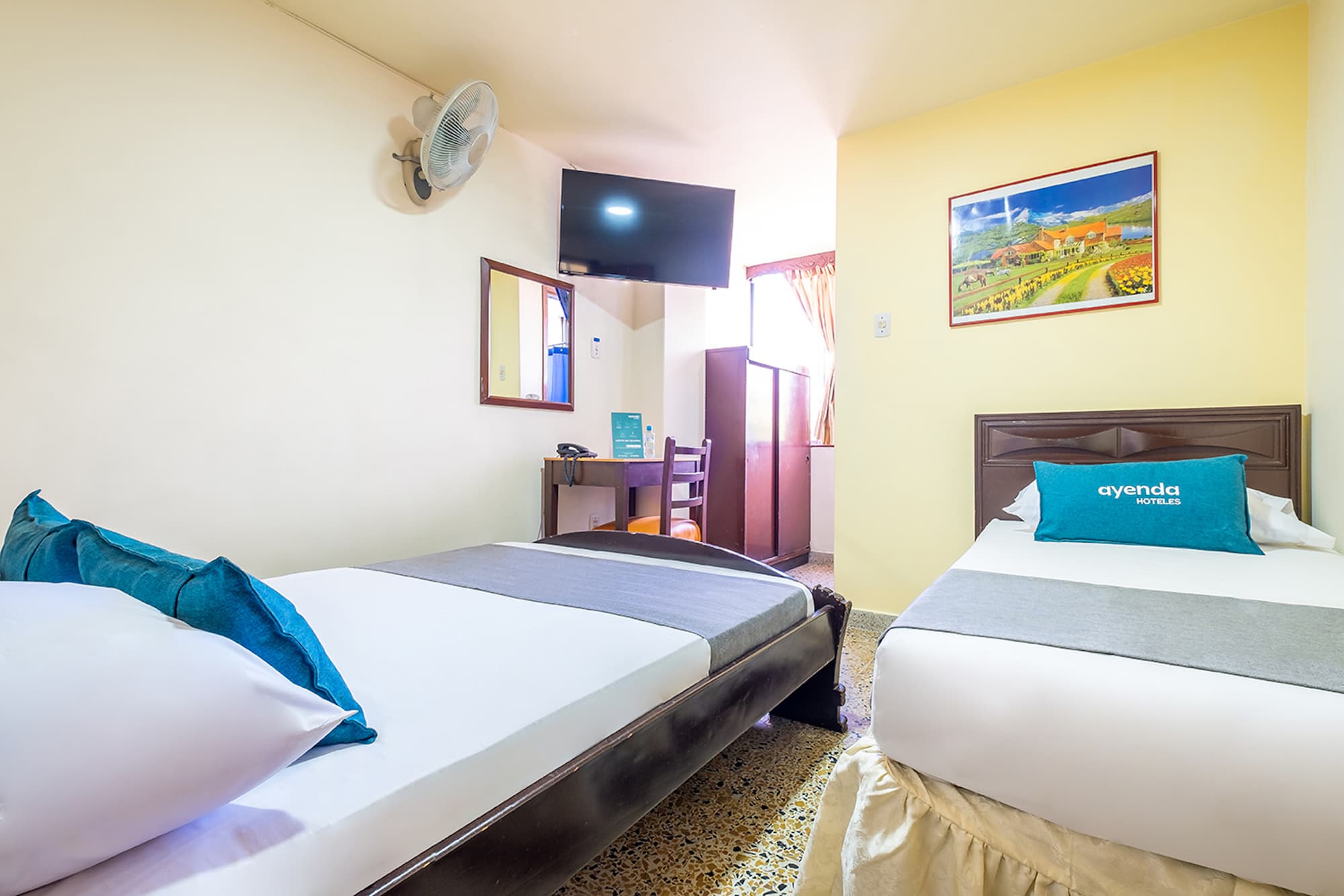 Hotel Almirante, Room