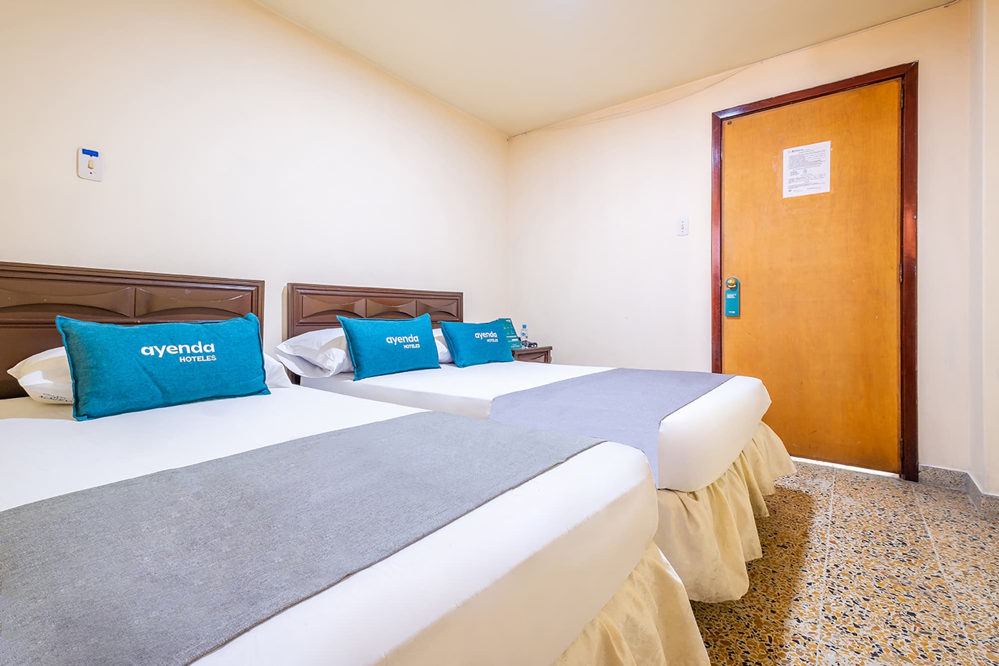 Hotel Almirante, Room