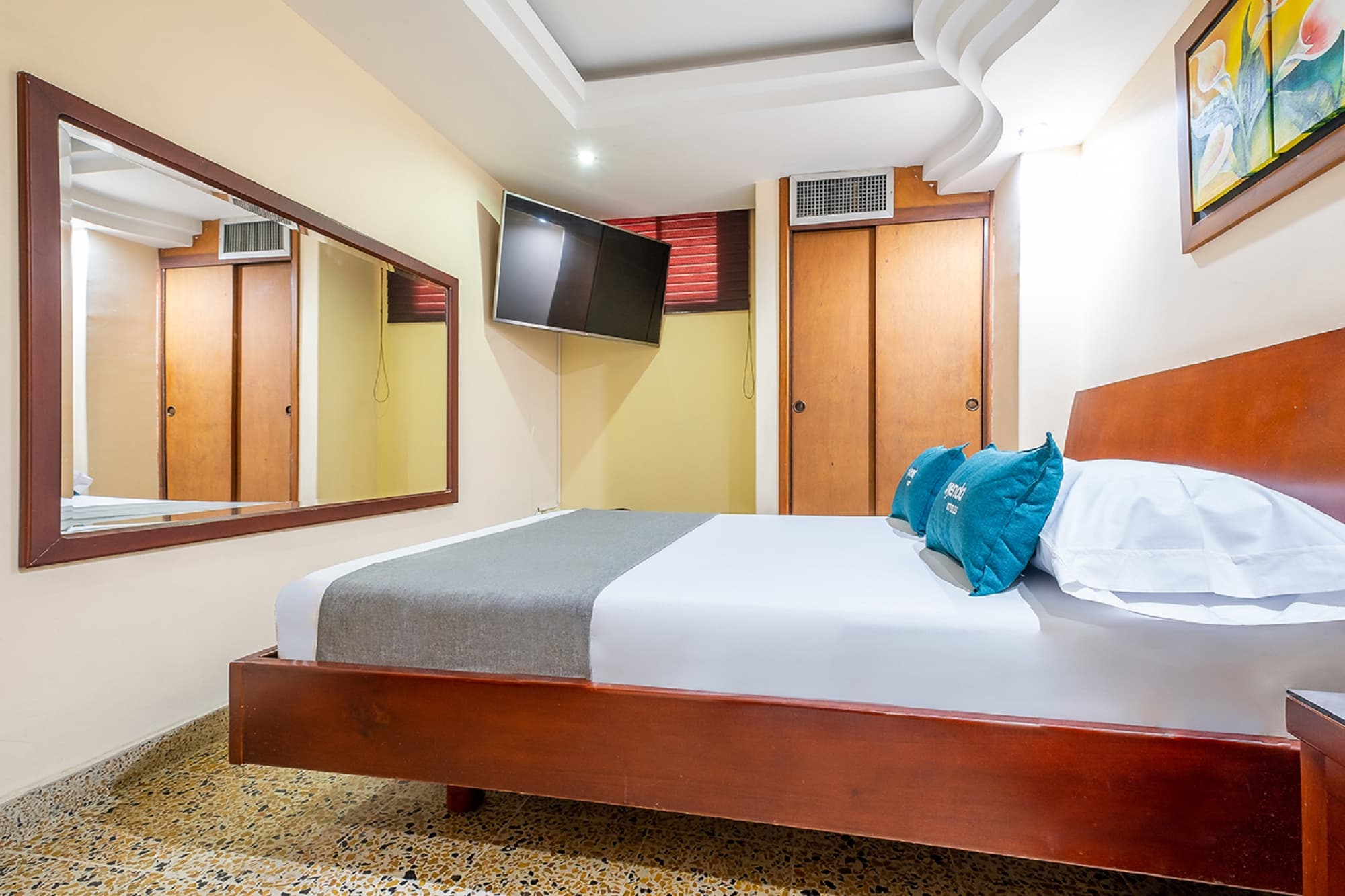 Hotel Almirante, Room