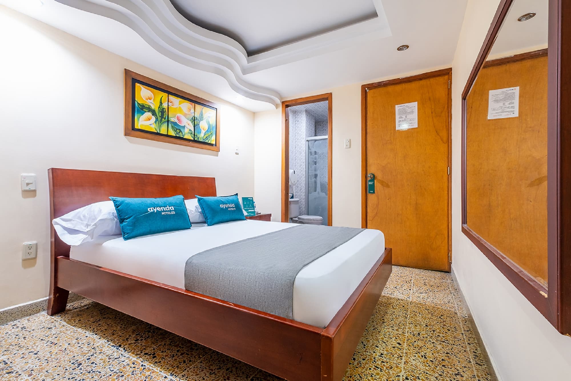 Hotel Almirante, Room