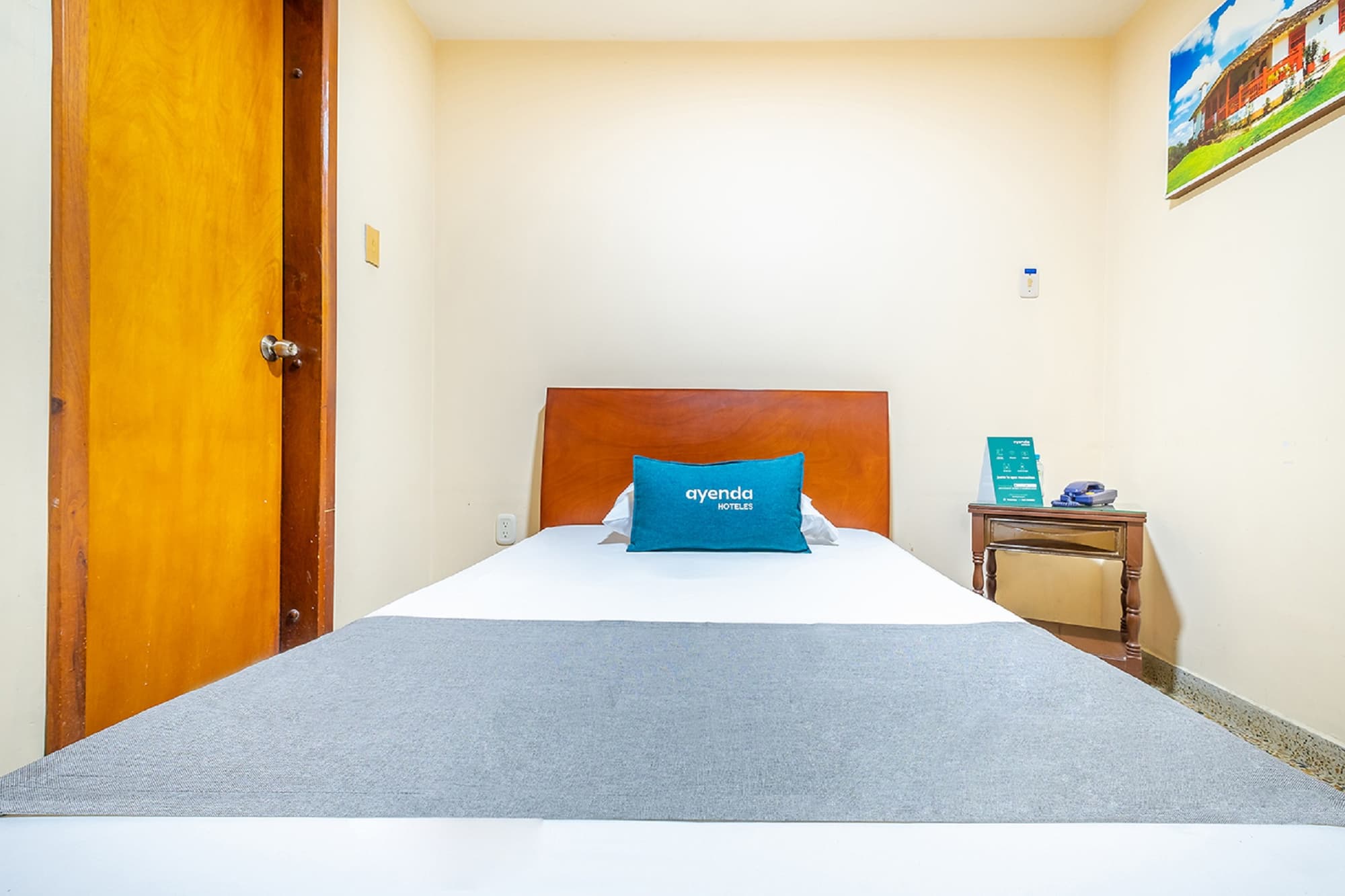 Hotel Almirante, Room