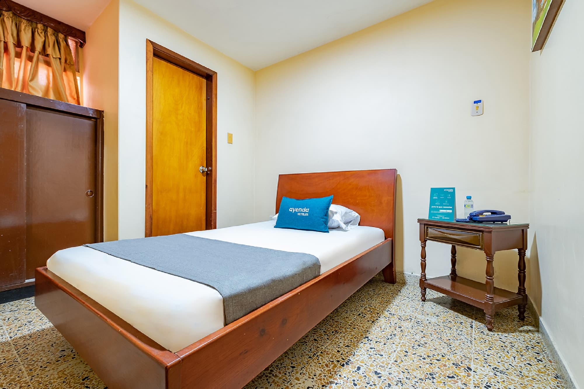 Hotel Almirante, Room