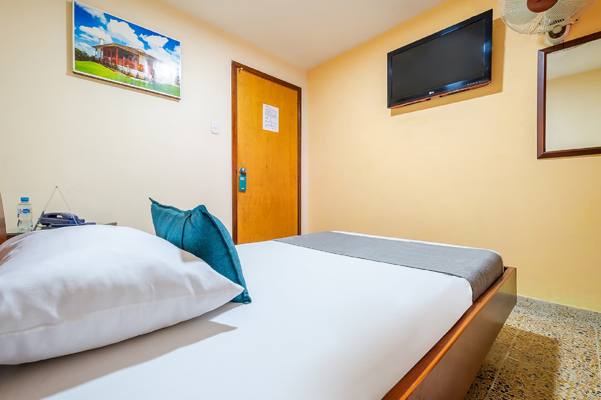 Hotel Almirante, Room