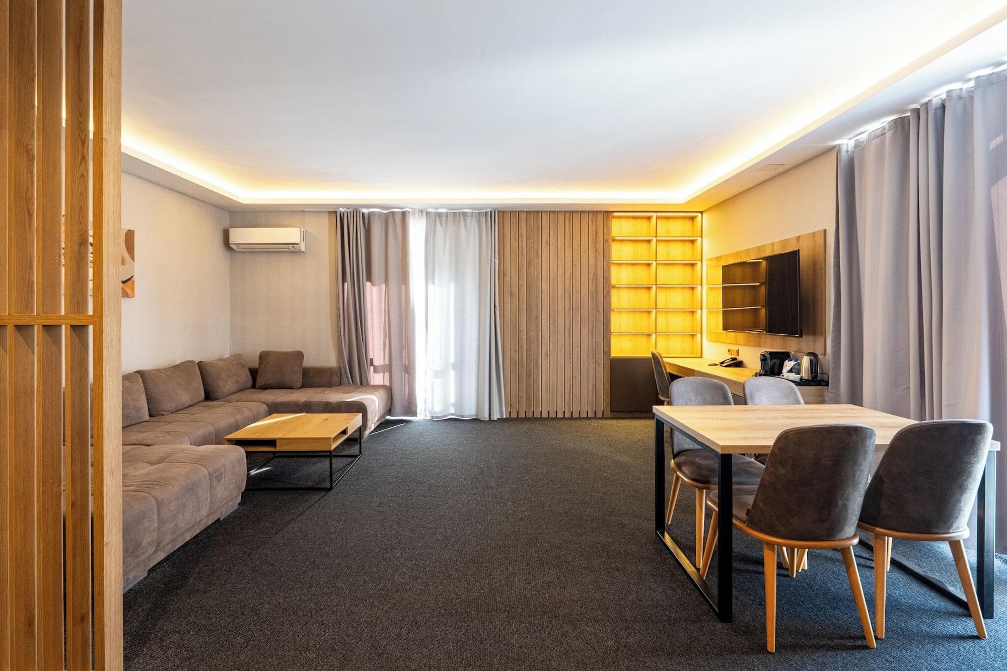 Hotel Avenue Deluxe, Room