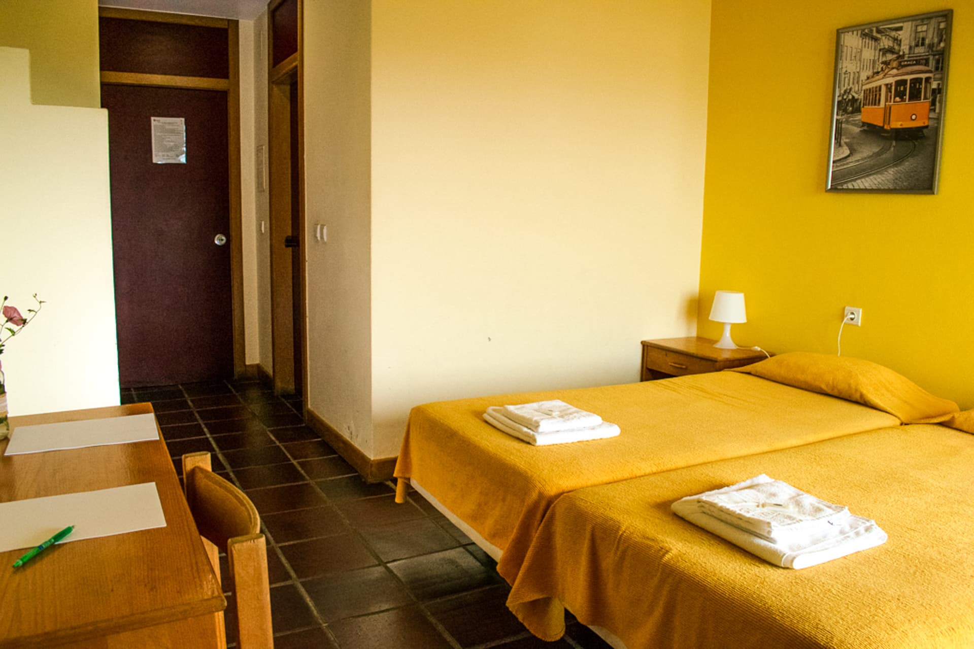 Hi Almada - Pousada de Juventude, Room