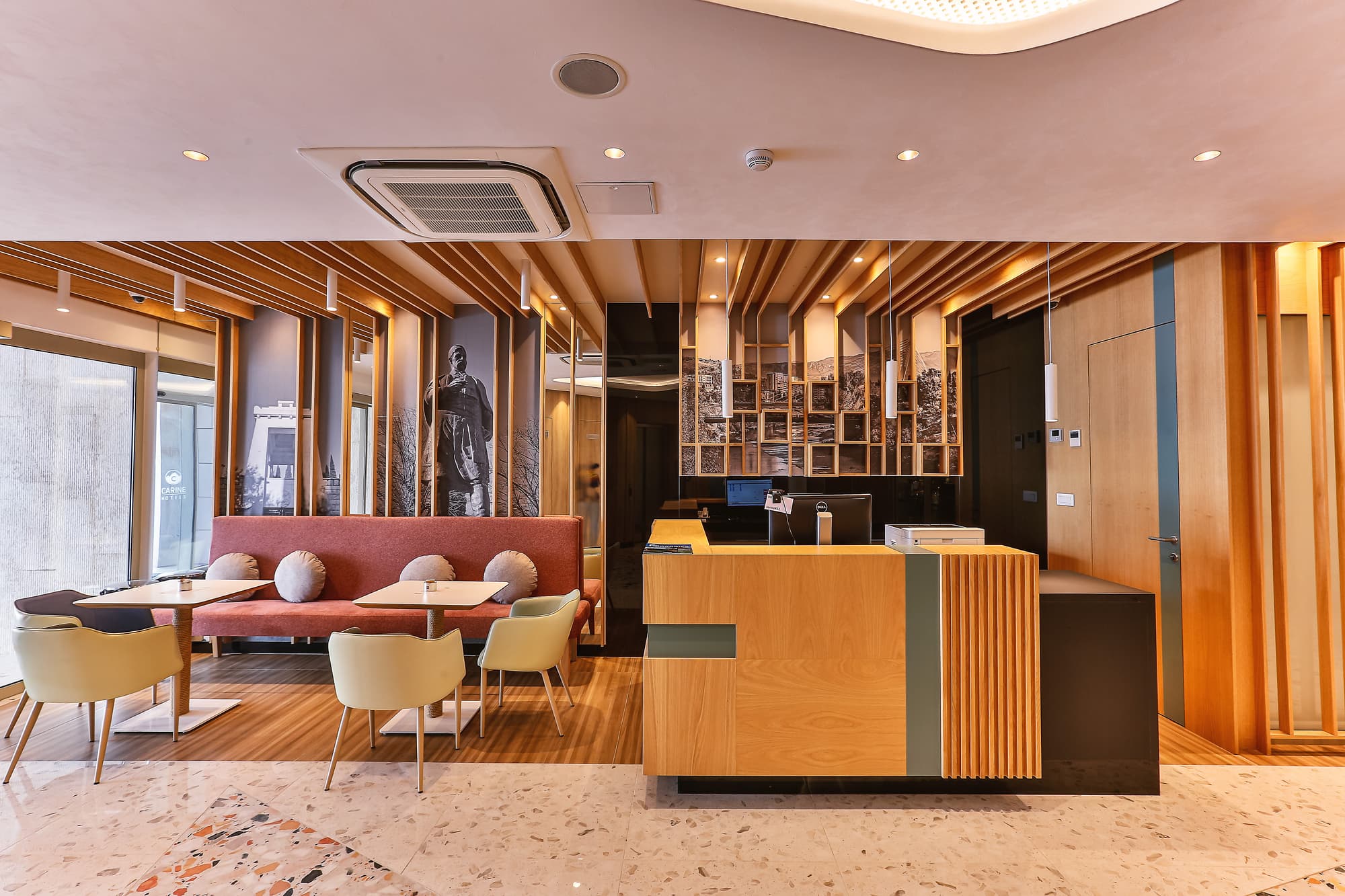Carine Hotel Centar, Lobby