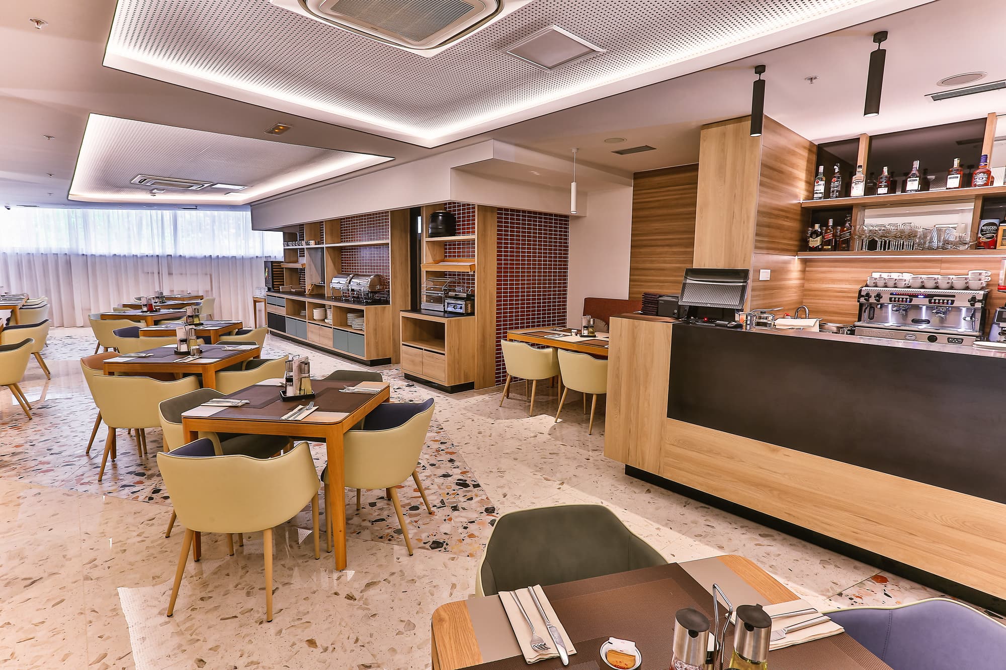 Carine Hotel Centar, Restaurant