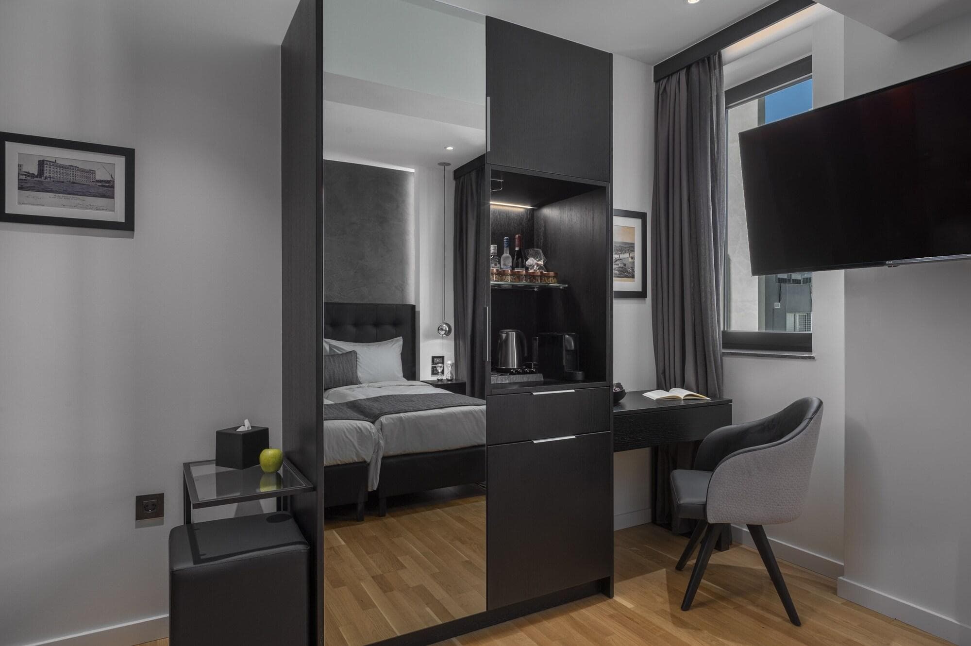 No 15 Ermou Hotel, Room