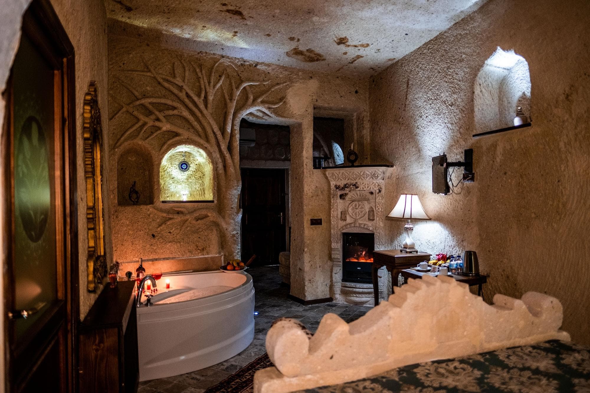 Artium Cave By Egeos, Room