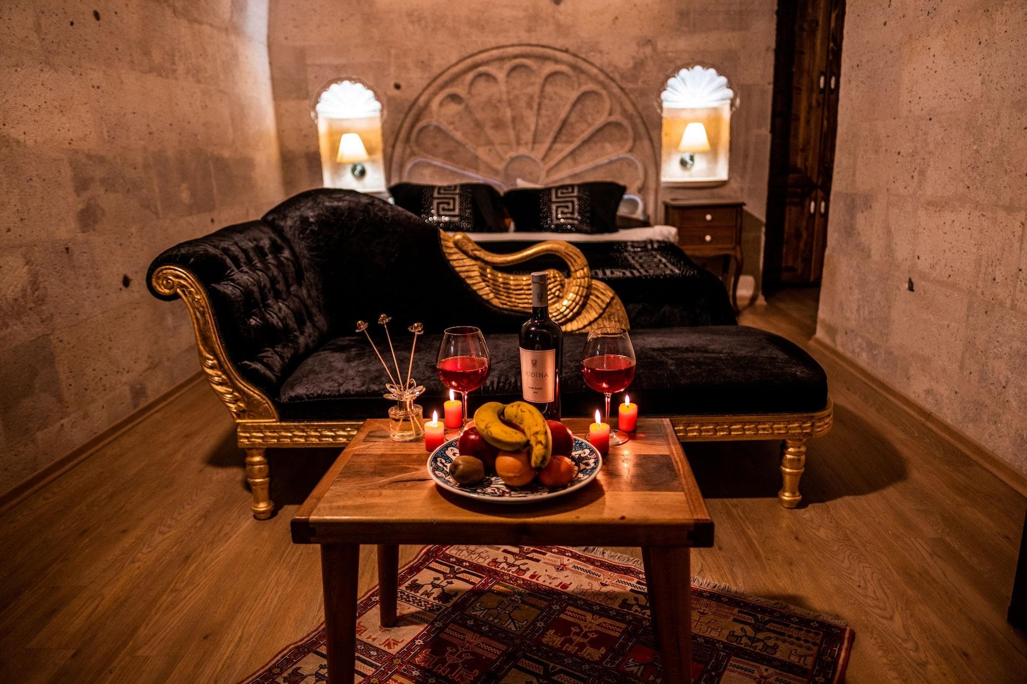 Artium Cave By Egeos, Room