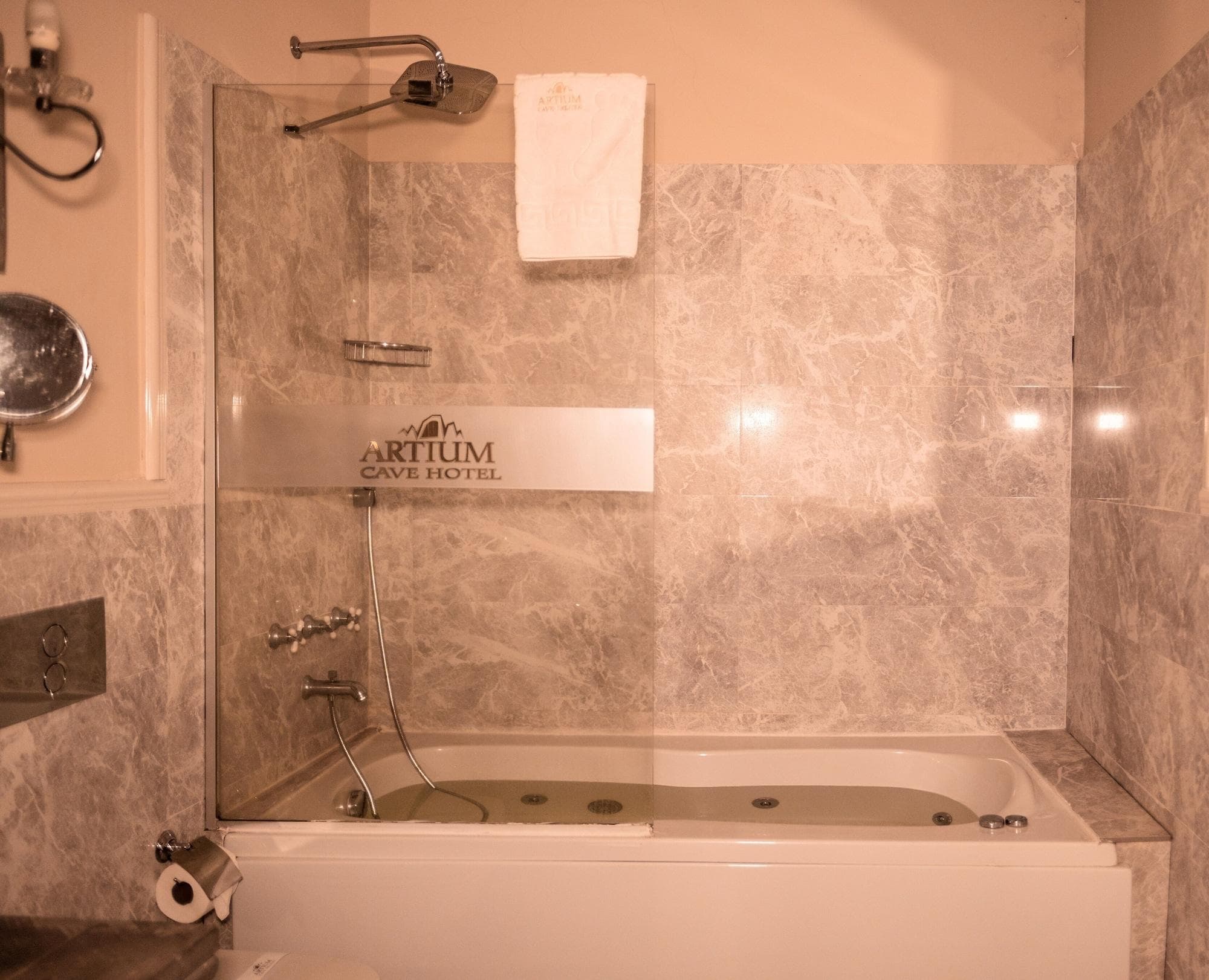 Artium Cave By Egeos, Room