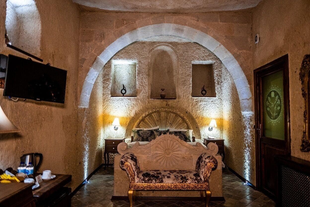 Artium Cave By Egeos, Room