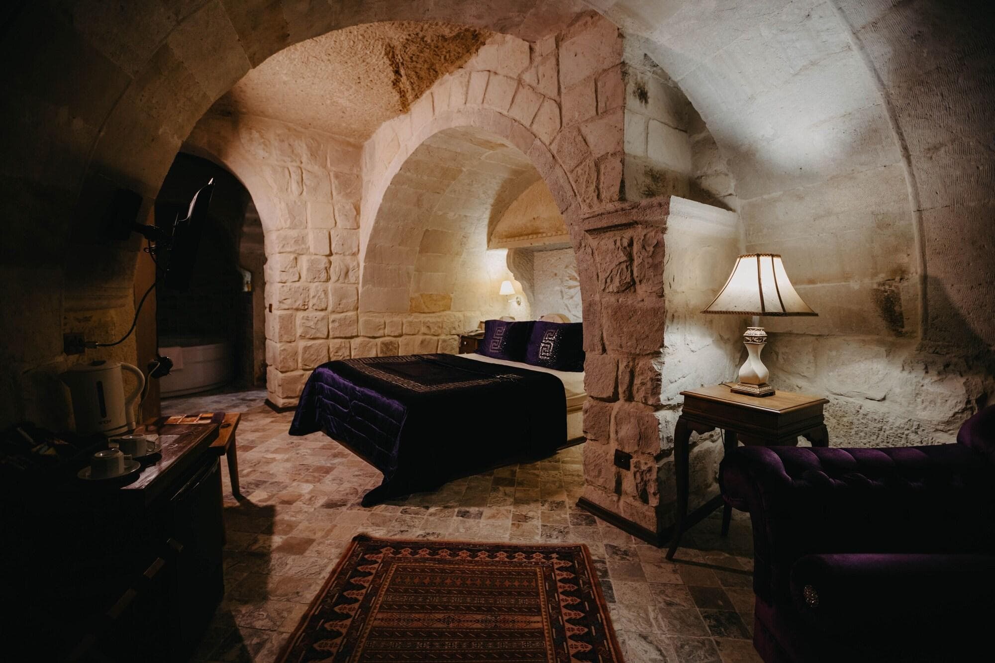 Artium Cave By Egeos, Room